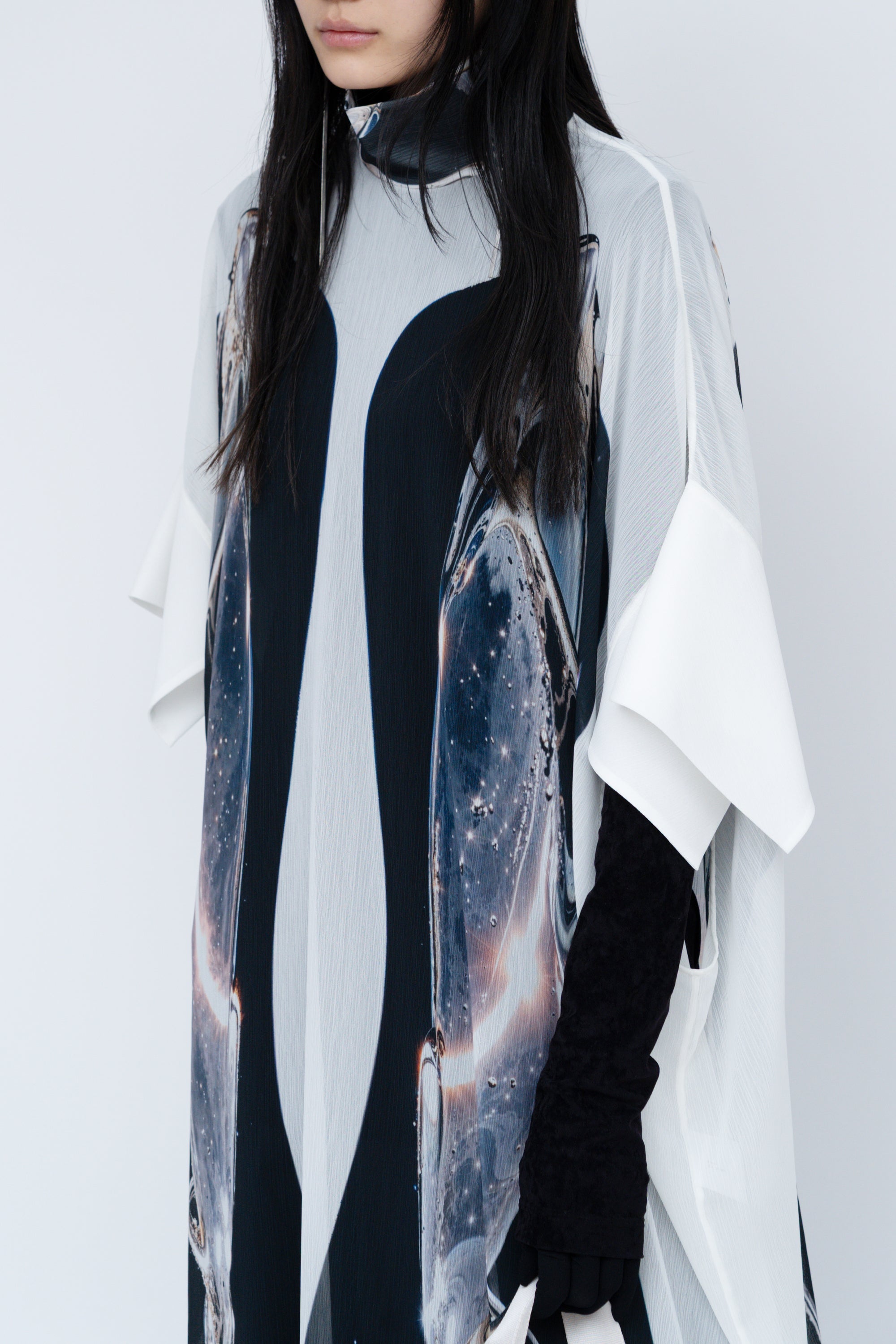 Phenomenal Sheer Robe / white