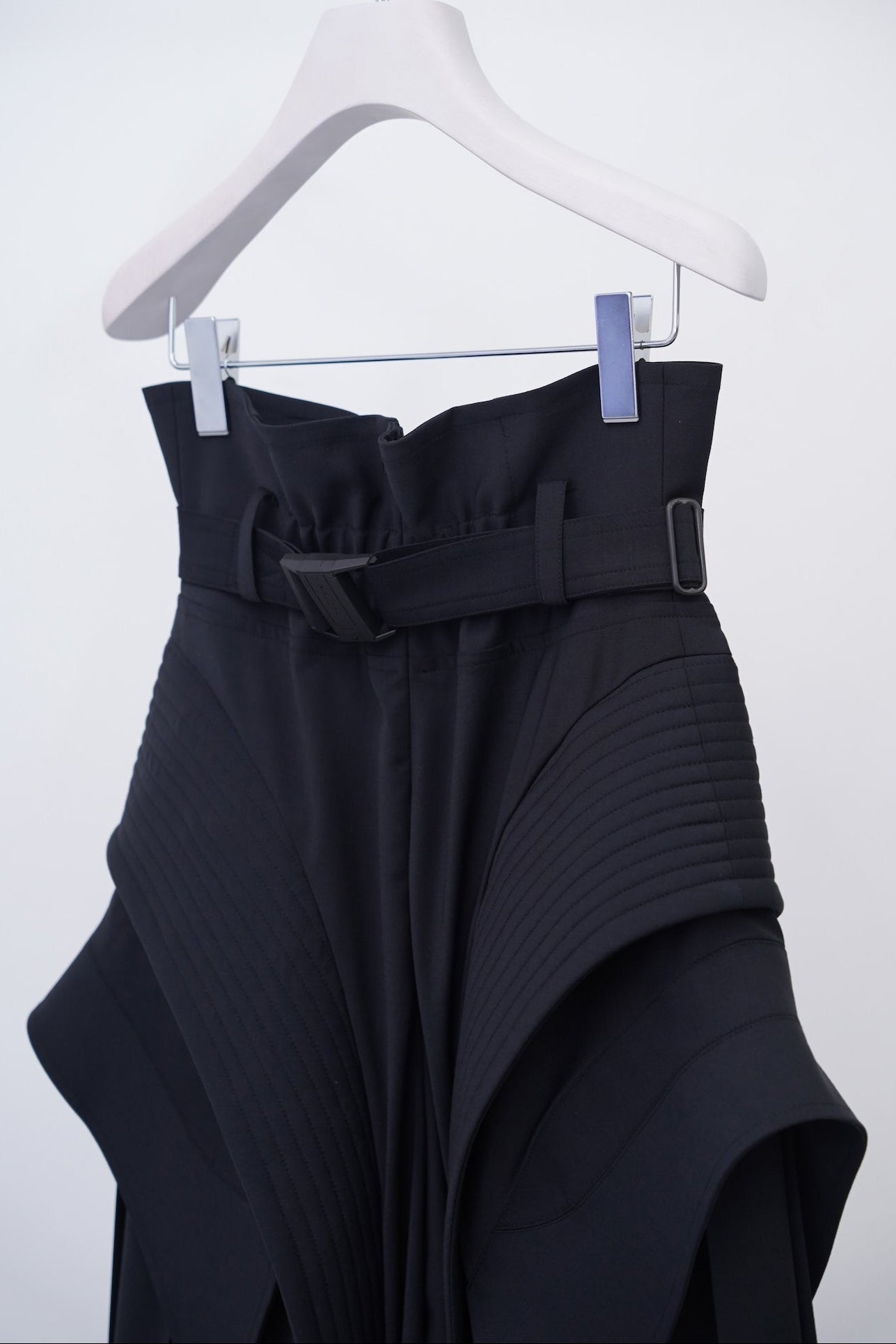 Atlantis Pleats Trousers / black – HATRA OFFICIAL