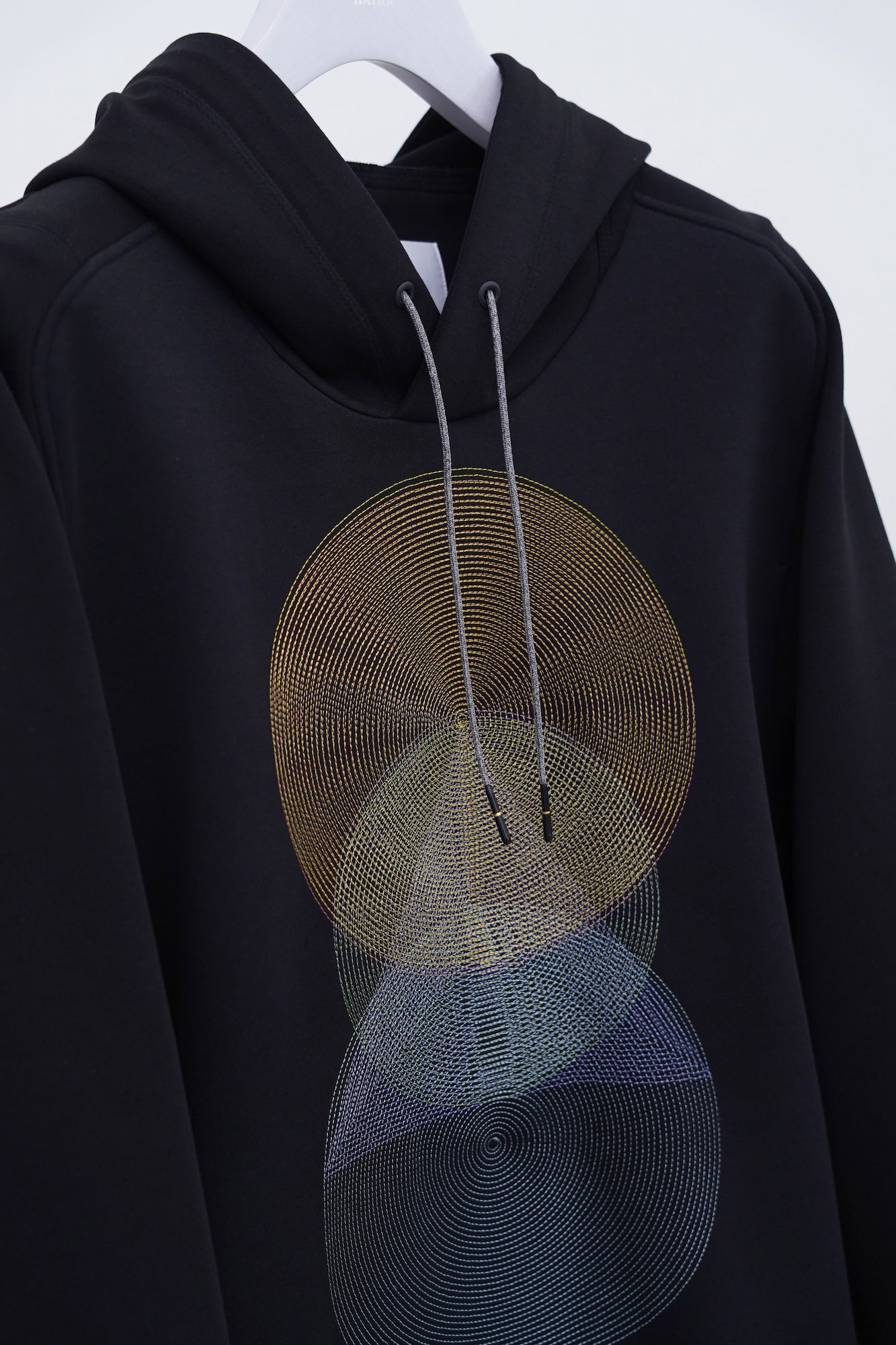 Echo Embroidery Hoodie / black
