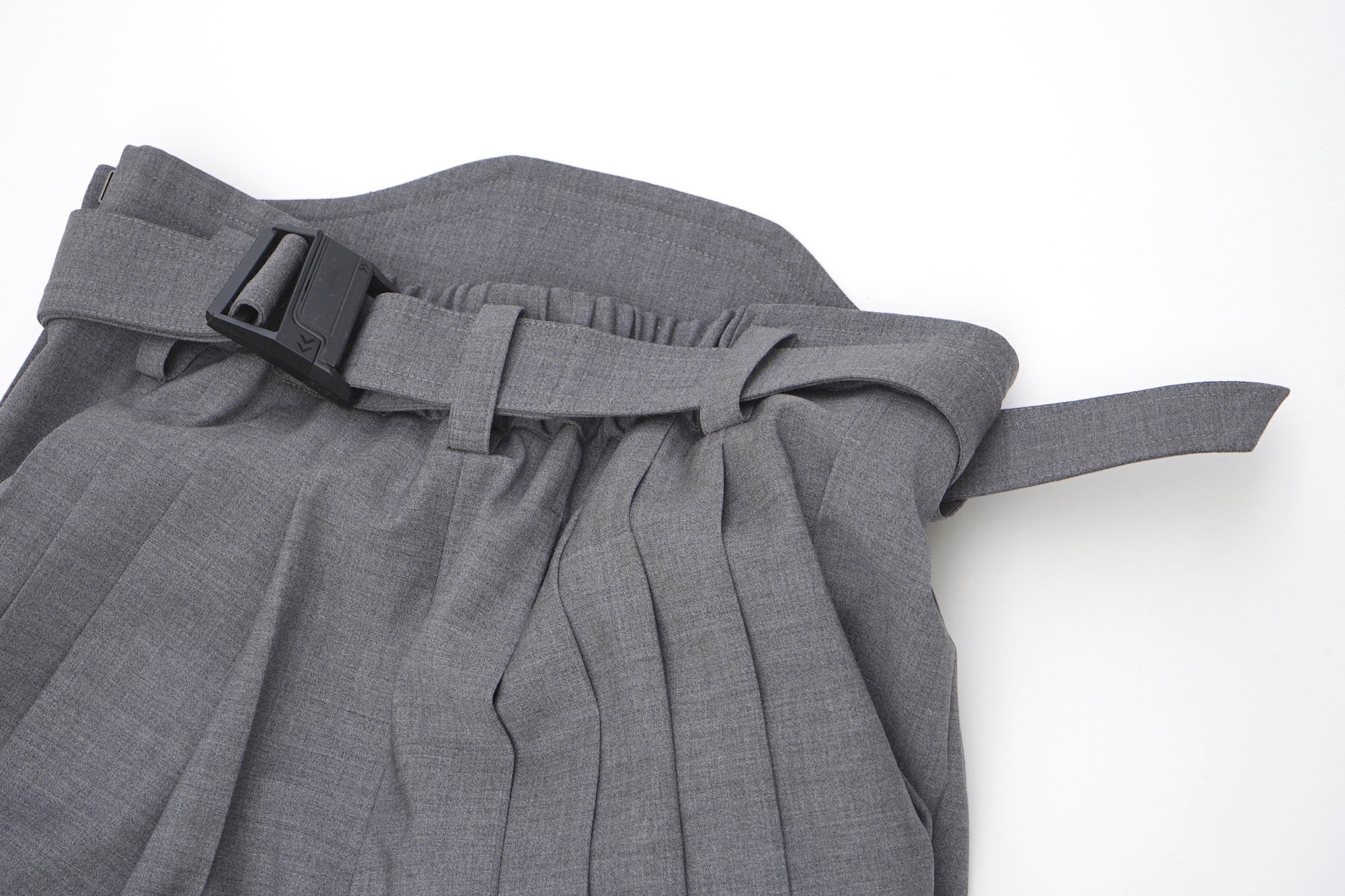 Hak Pleats Pants / grey