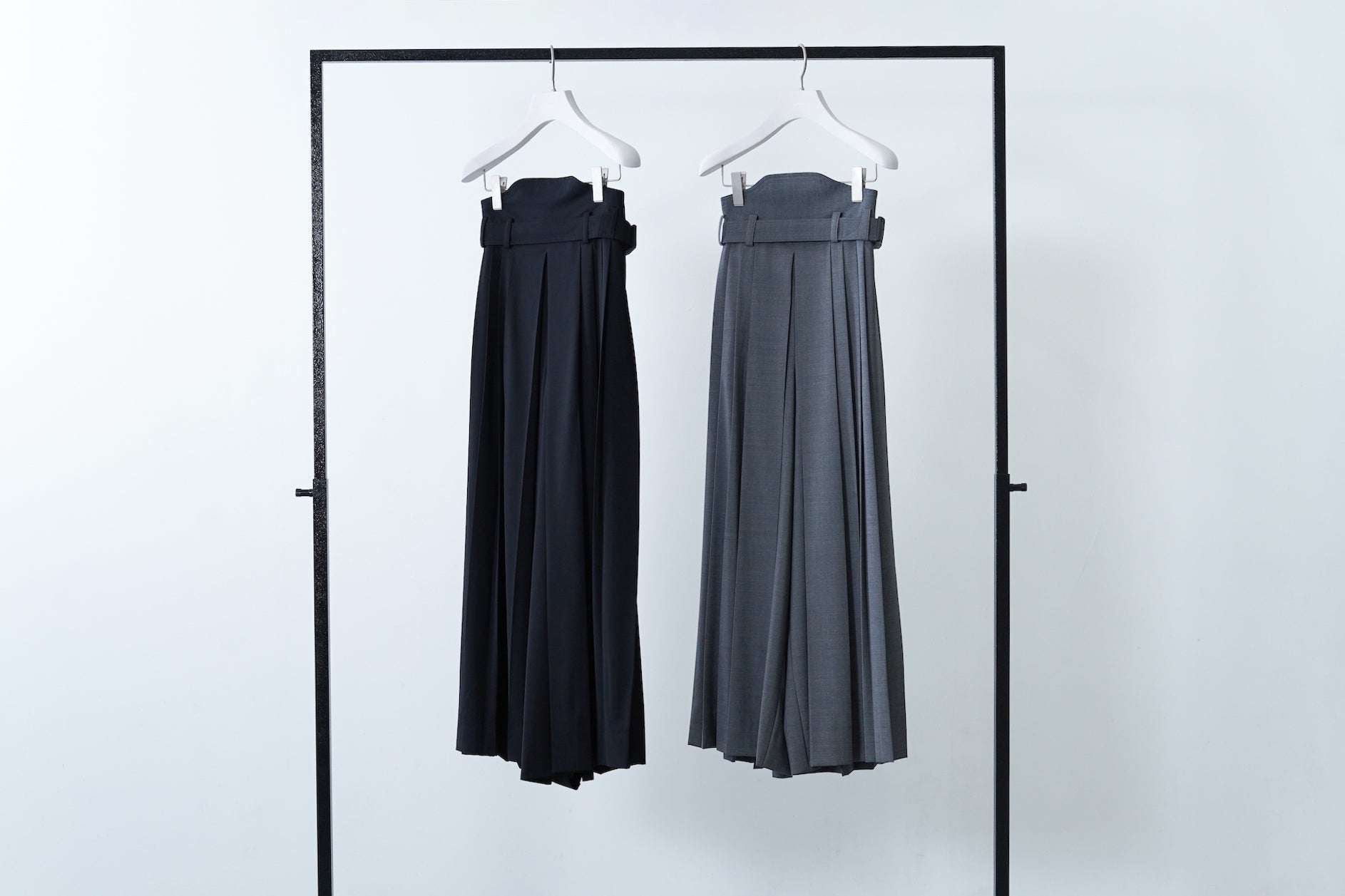 Hak Pleats Pants / grey – HATRA OFFICIAL Hak Pleats Pants / grey – HATRA OFFICIAL