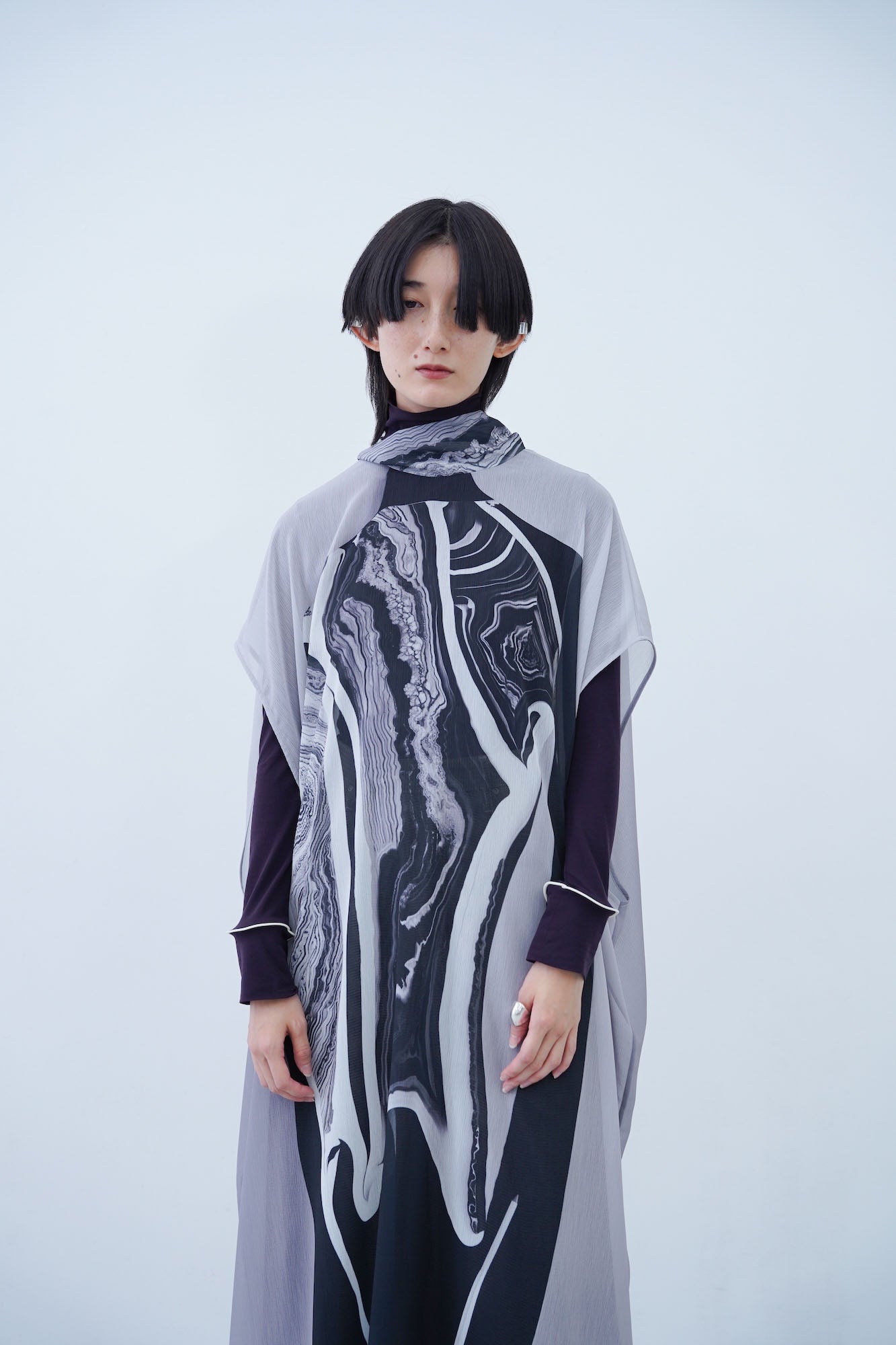 Mobilitas Sheer Robe / black – HATRA OFFICIAL