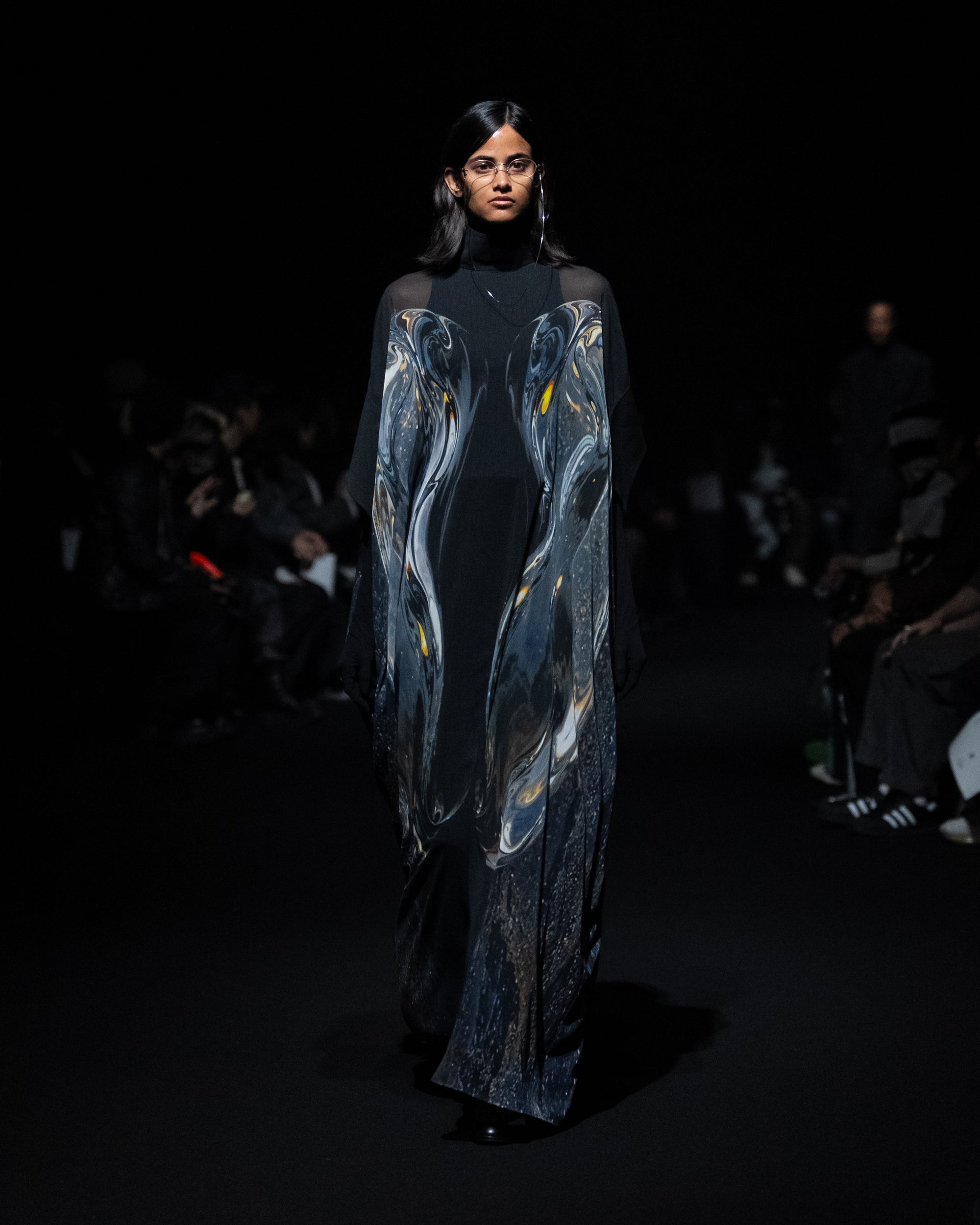 Phenomenal Sheer Robe / black