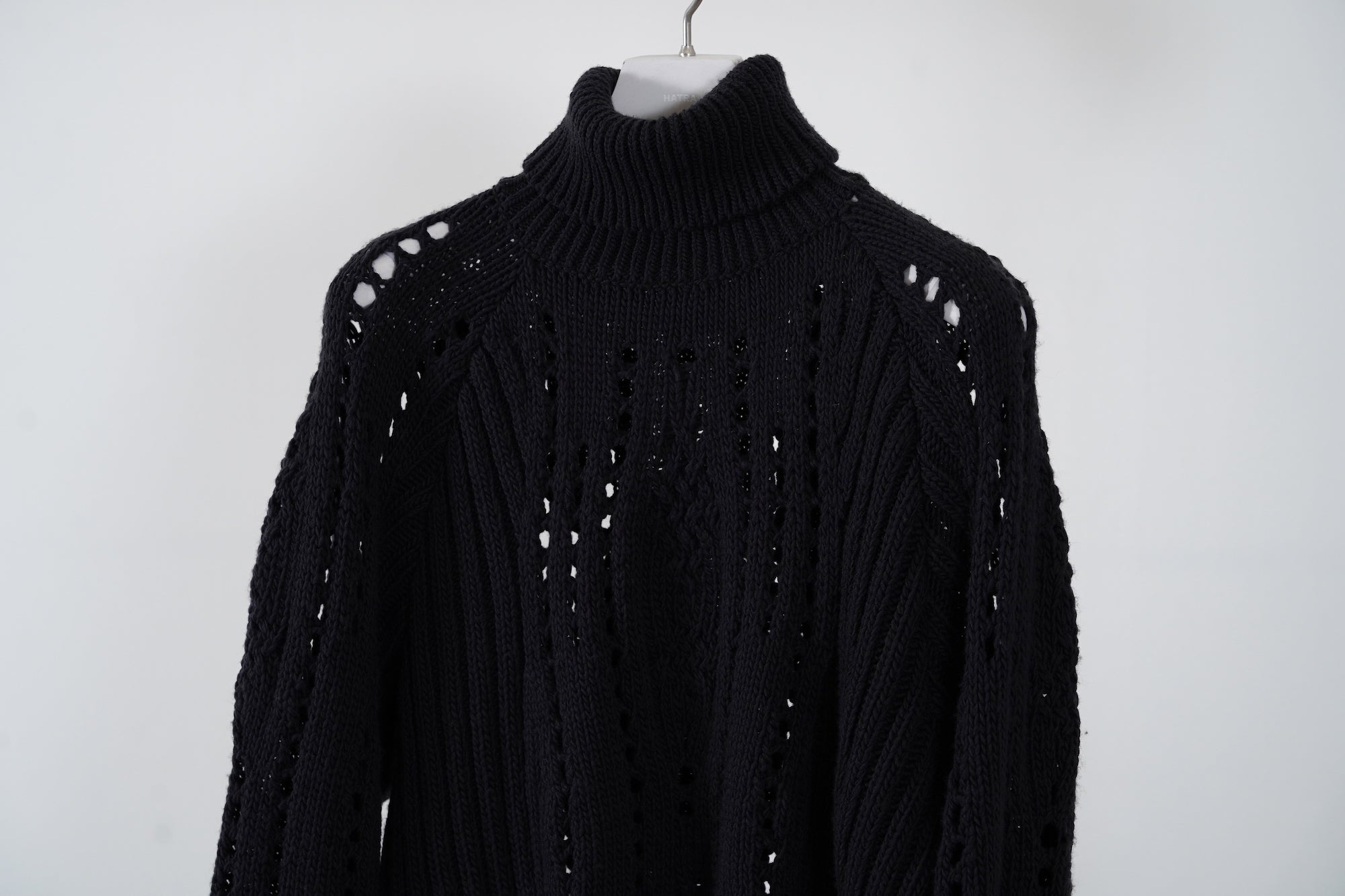 Allele Cable Sweater / charcoal