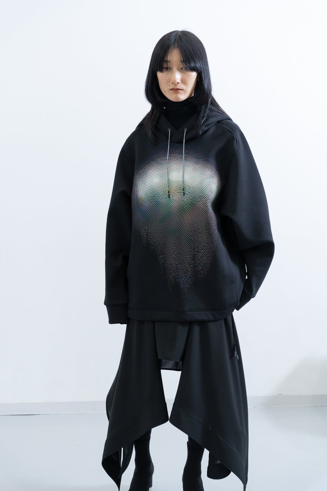 Echo Embroidery Hoodie / black