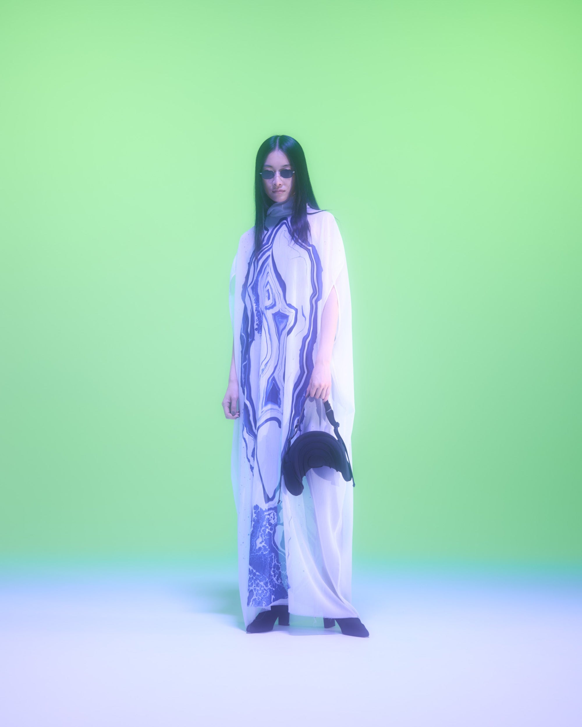 Mobilitas Sheer Robe / white