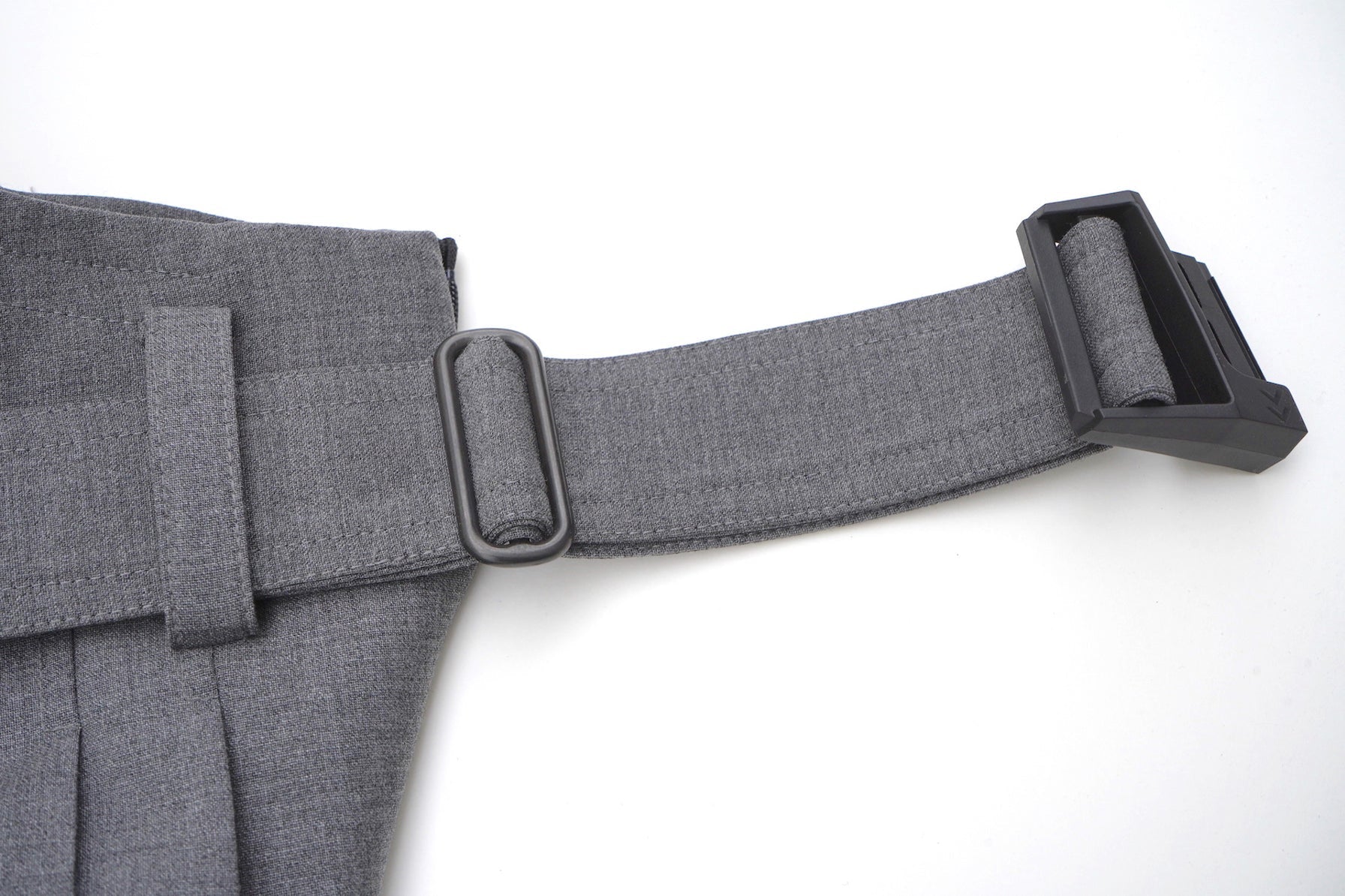 Hak Pleats Pants / grey