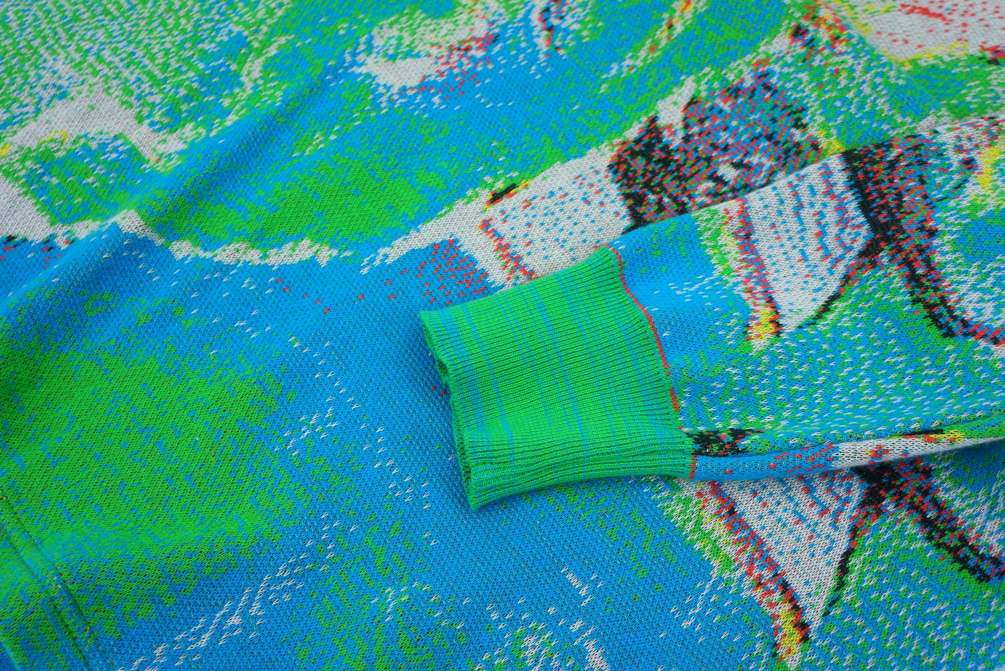 Syn Feather Sweater / PARROT