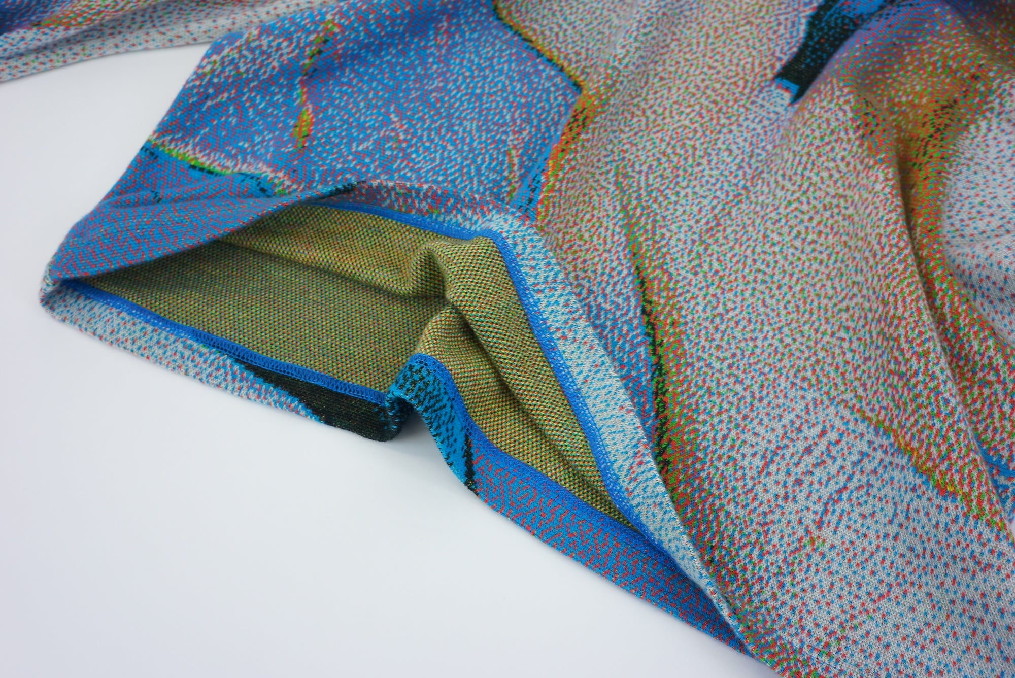 Syn Feather Sweater / SWALLOW