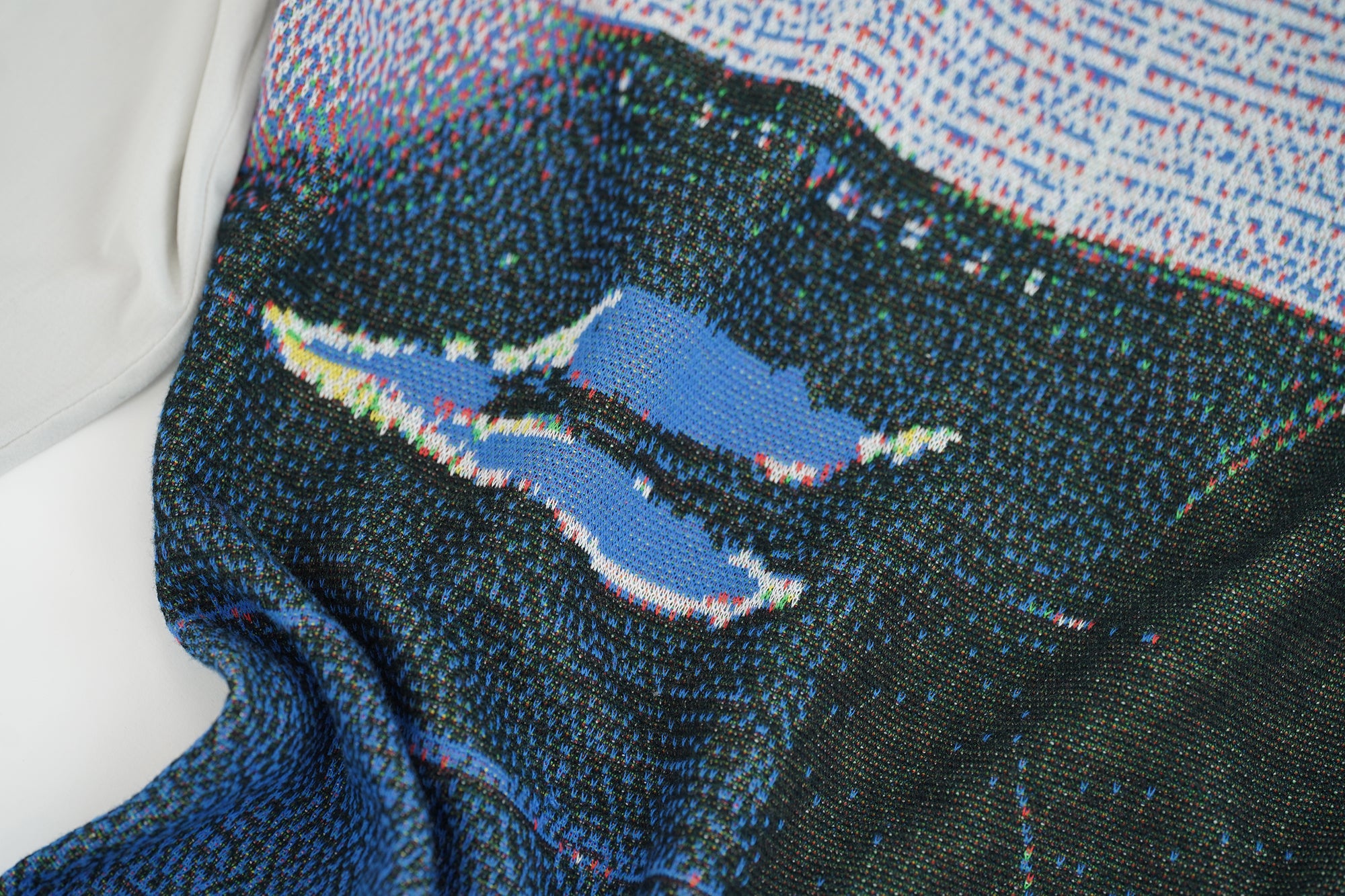 Pixel Tear Robe / blue tear