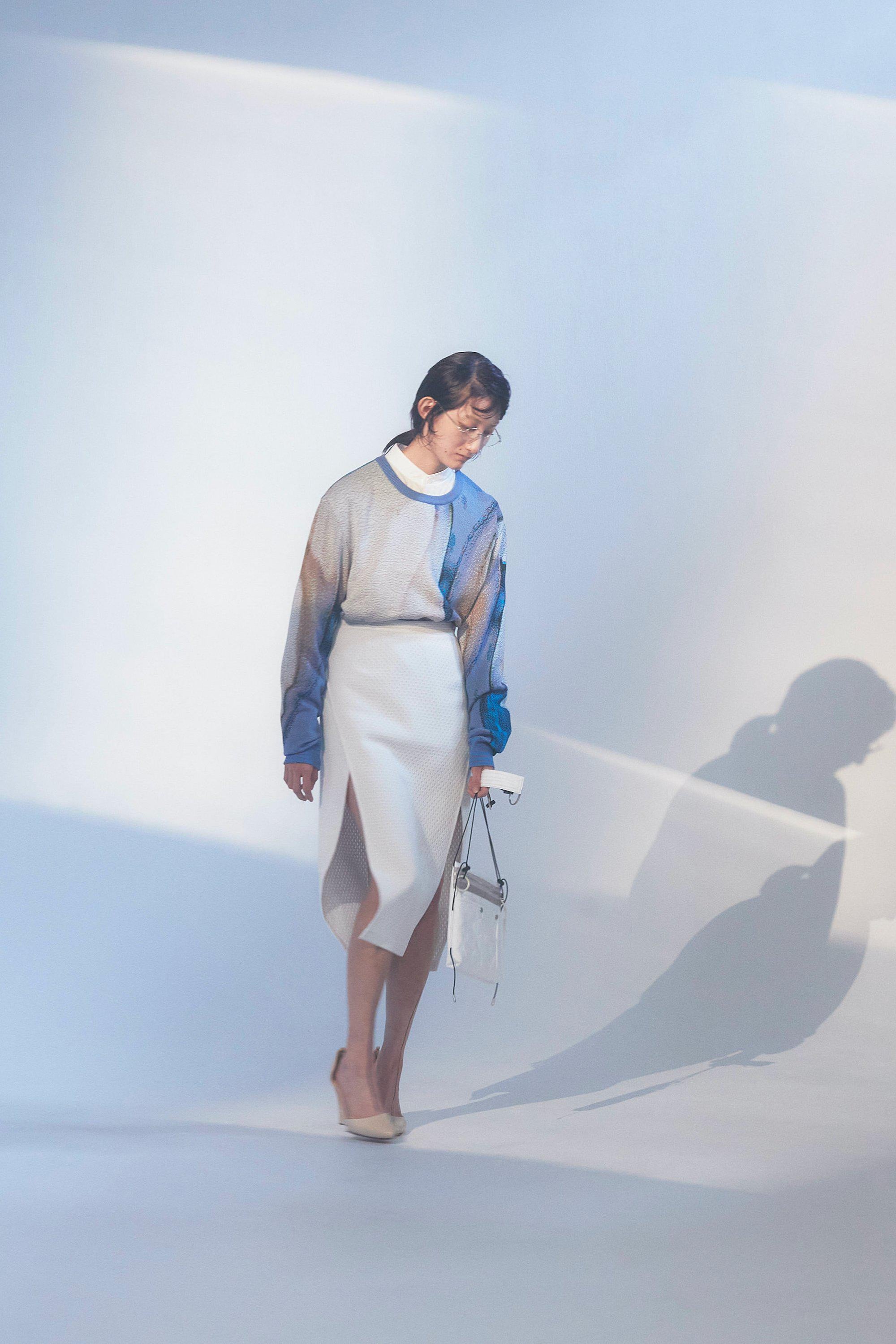 Syn Feather Sweater / SWALLOW