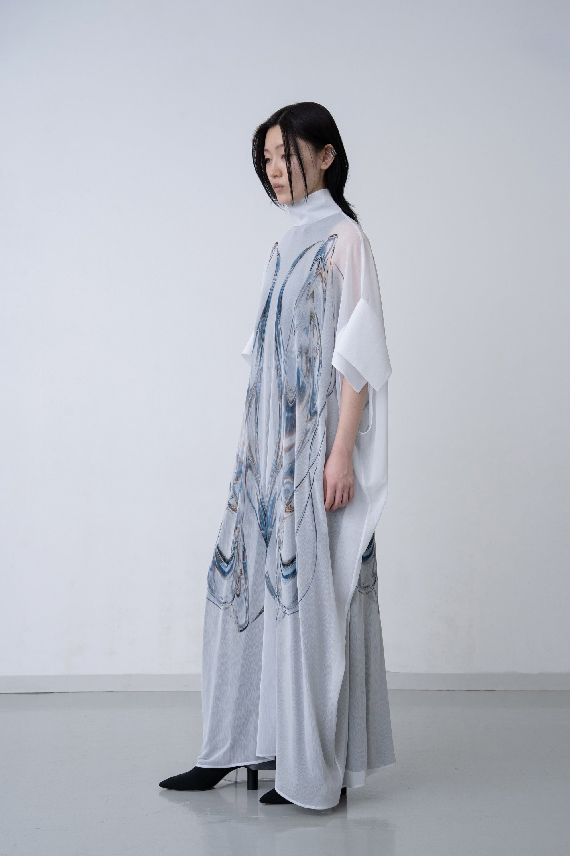 Sphere Sheer Robe / white