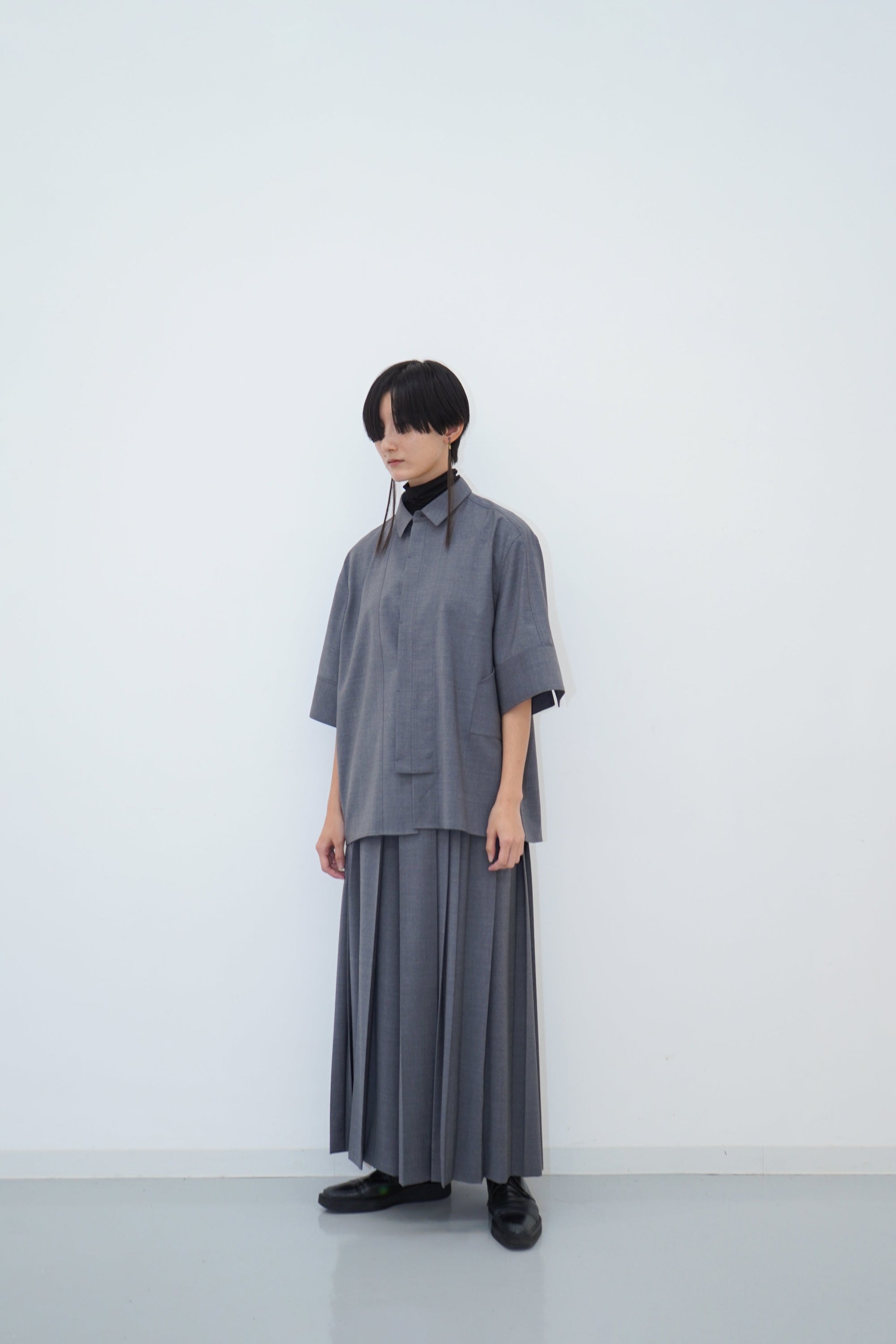 Tri Front Shirt / grey