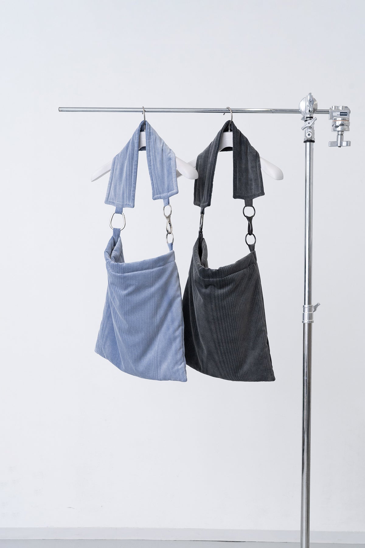 Mirage Corduroy Tote / steal-grey