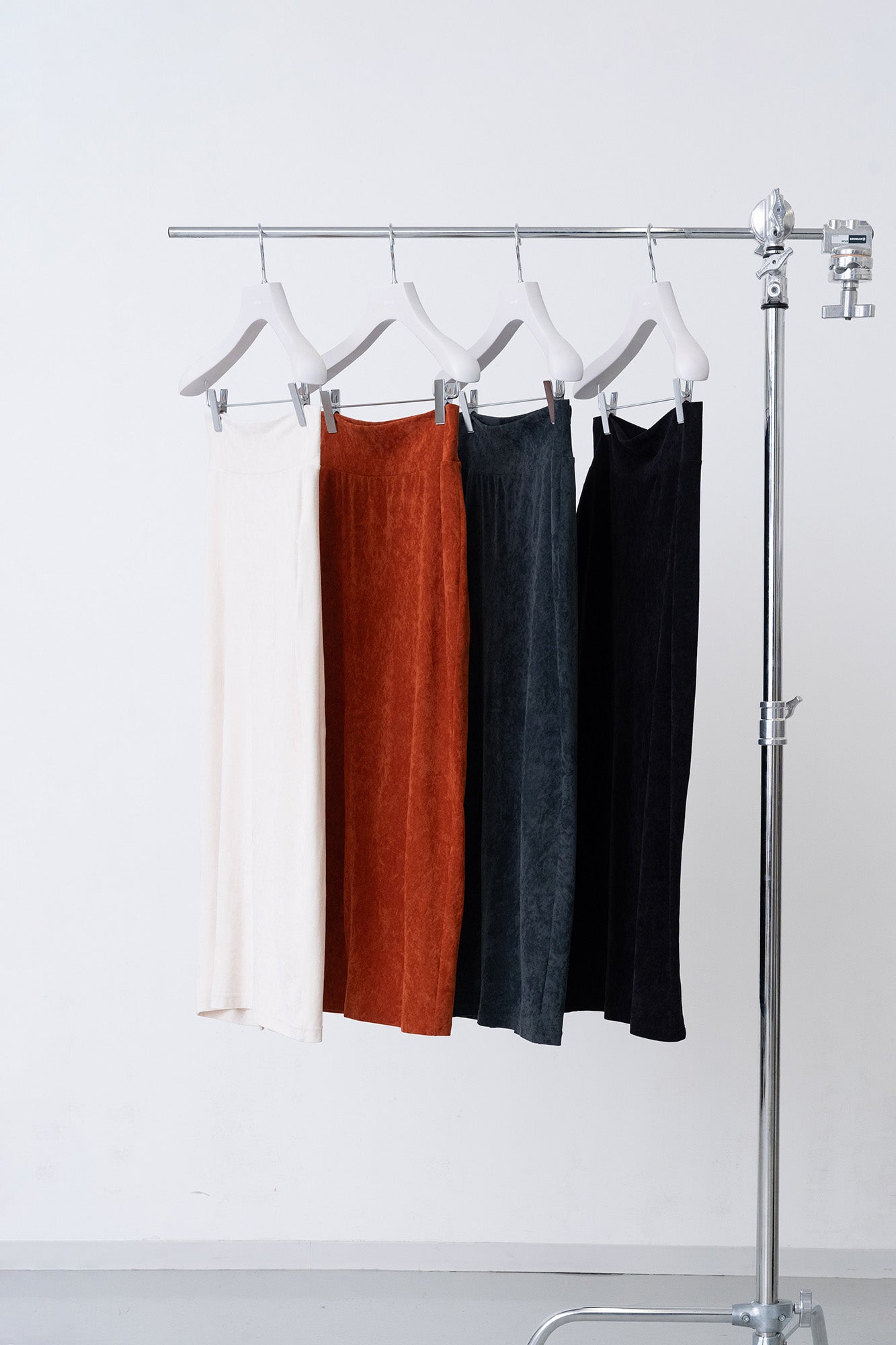 Lunar Velour Skirt / ecru
