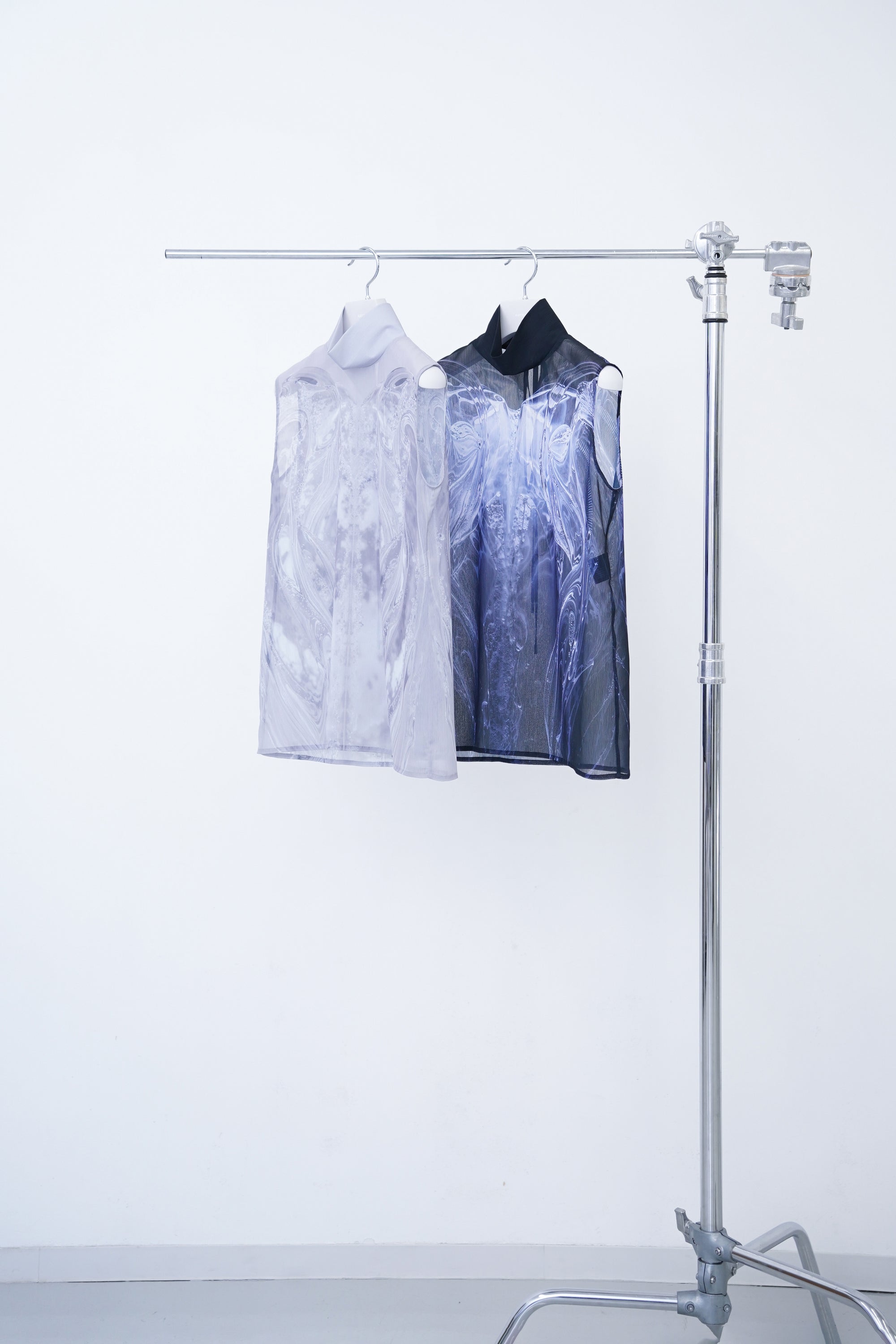 [PRE] Phenomenal Sheer Blouse / fog grey
