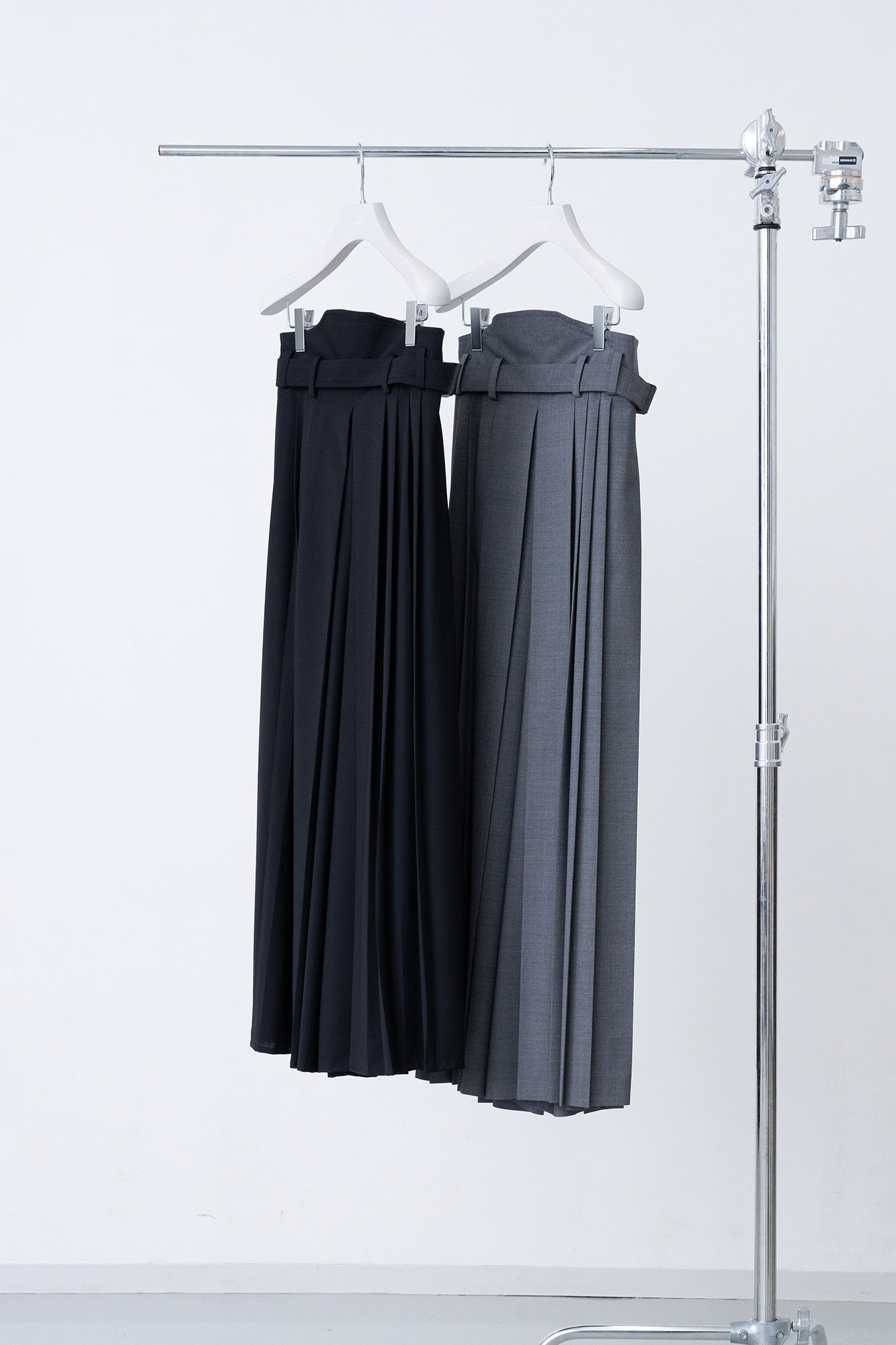 Hak Pleats Pants / grey