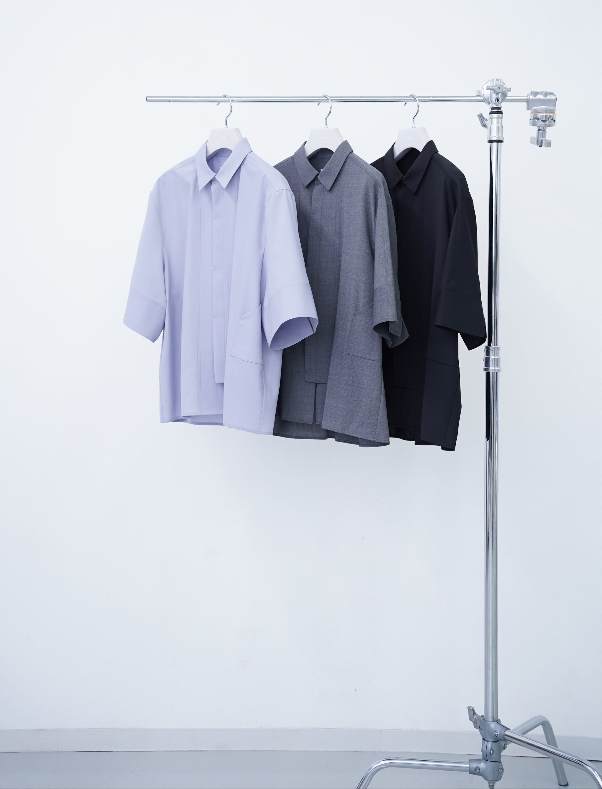 [PRE] Tri Front Shirt / grey