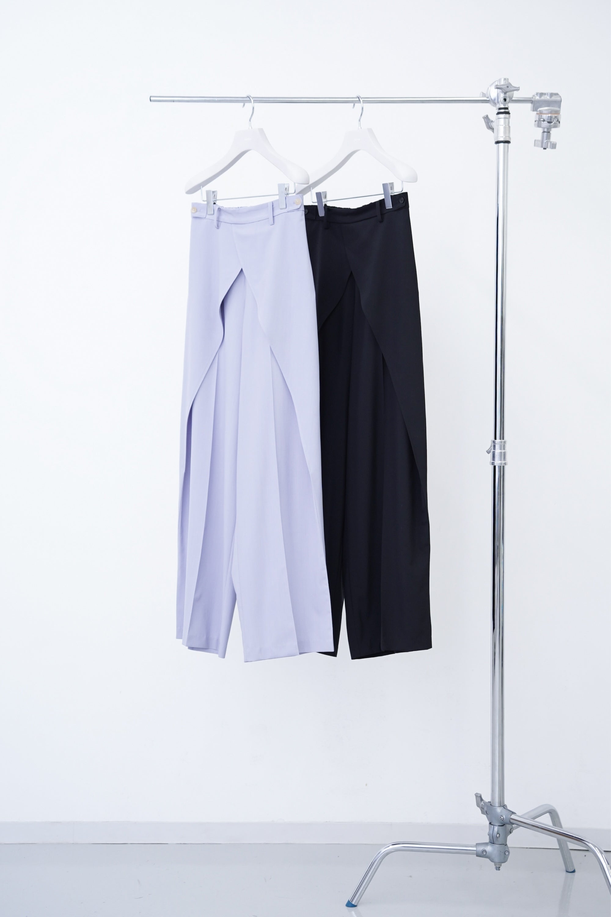 [PRE] Dia Tailored Trousers / black