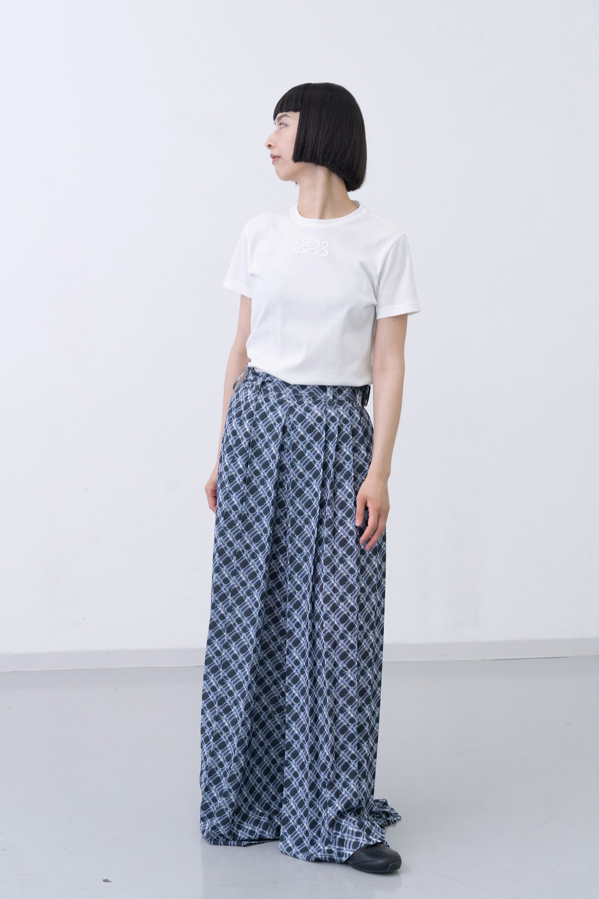 [PRE] Hak Pleats Pants Lattice / charcoal
