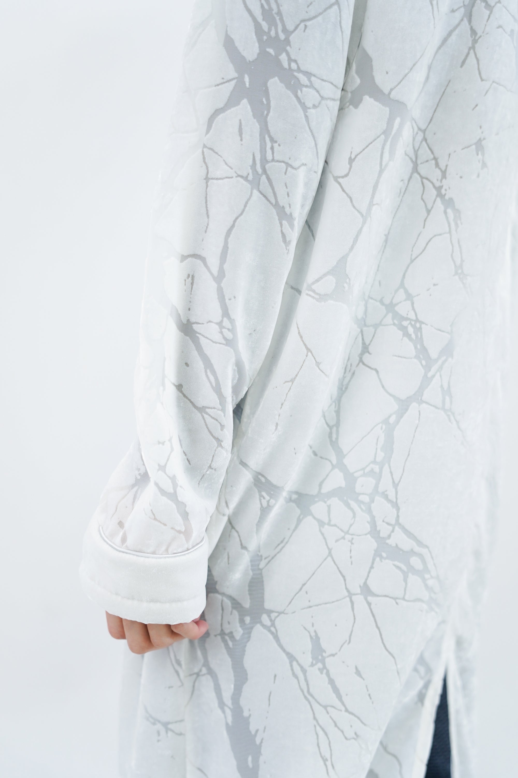 Atlas Opal Robe / white