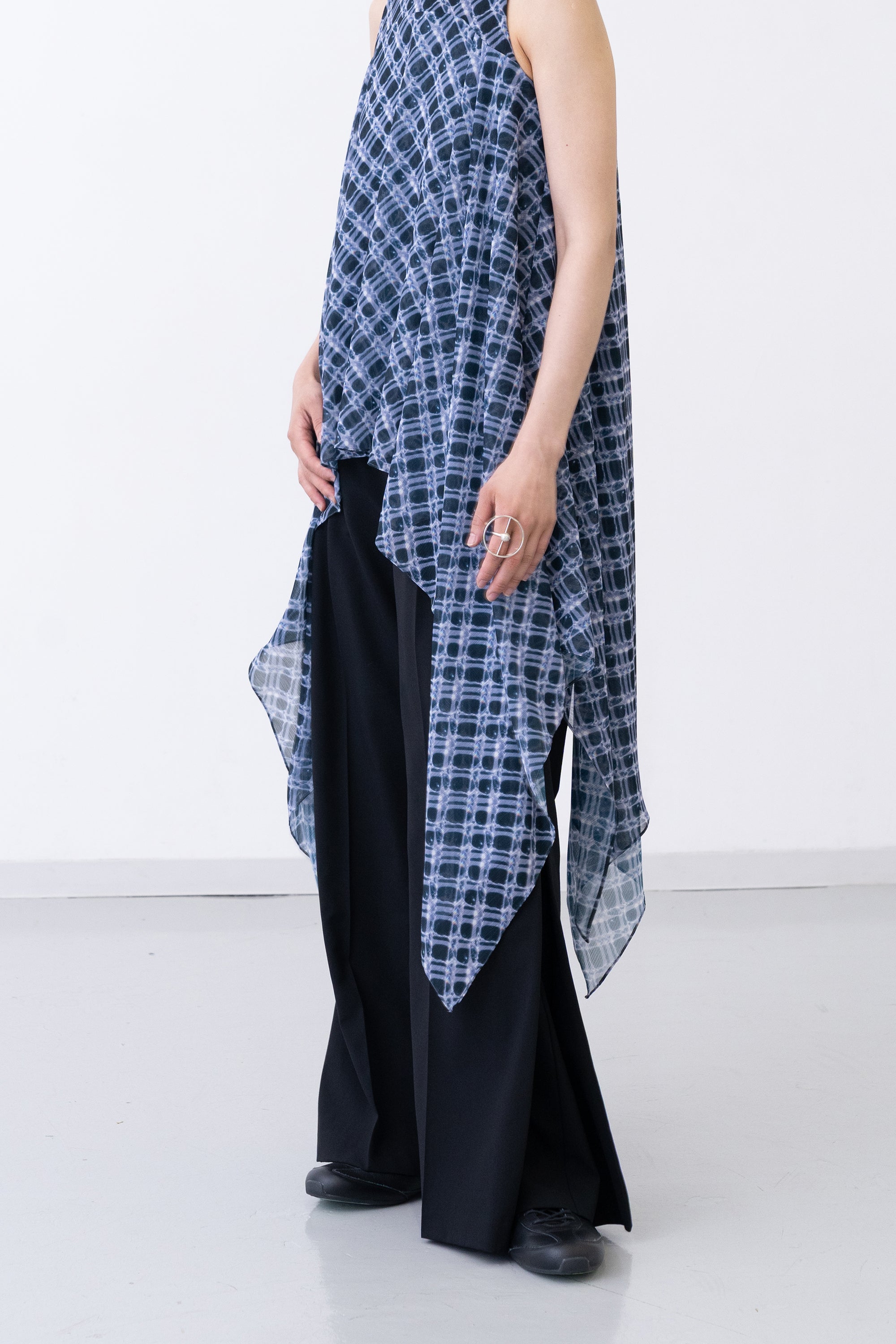 [PRE] Lattice Skyfish Robe / charcoal