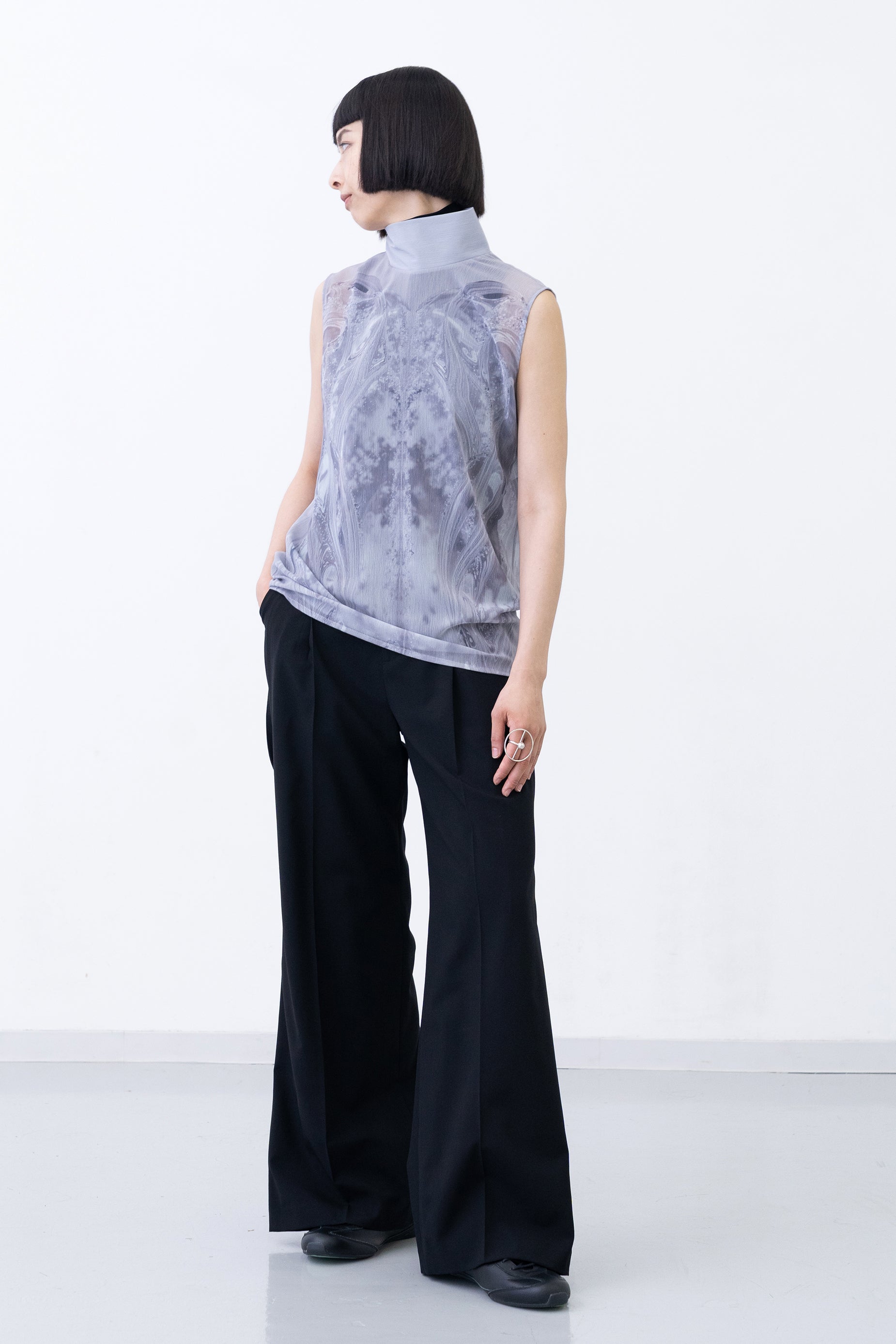 [PRE] Phenomenal Sheer Blouse / fog grey