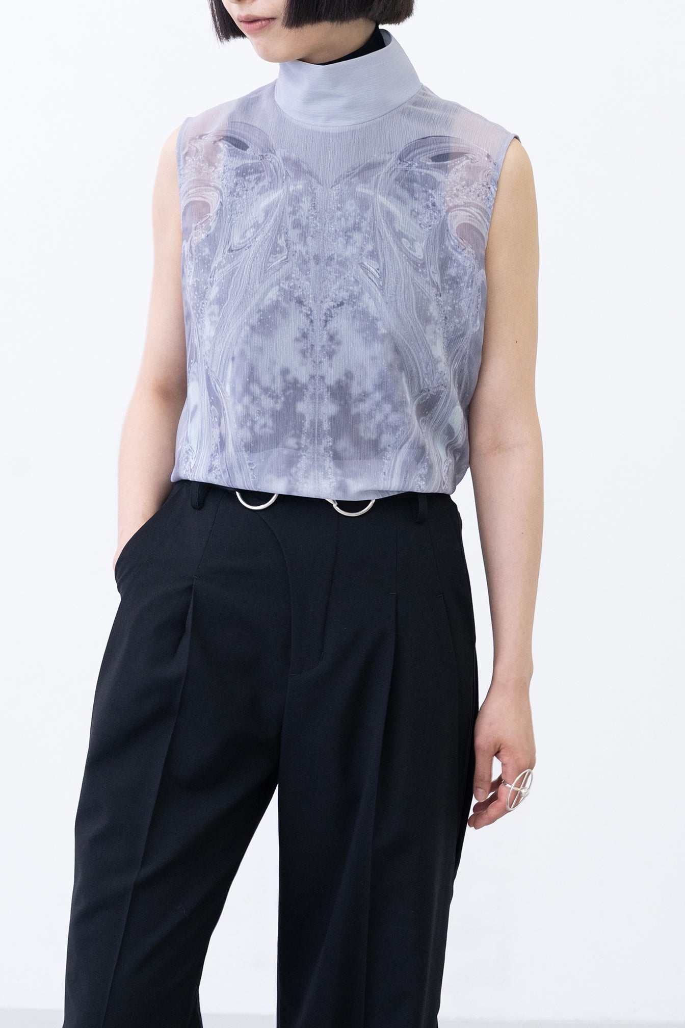 [PRE] Phenomenal Sheer Blouse / fog grey