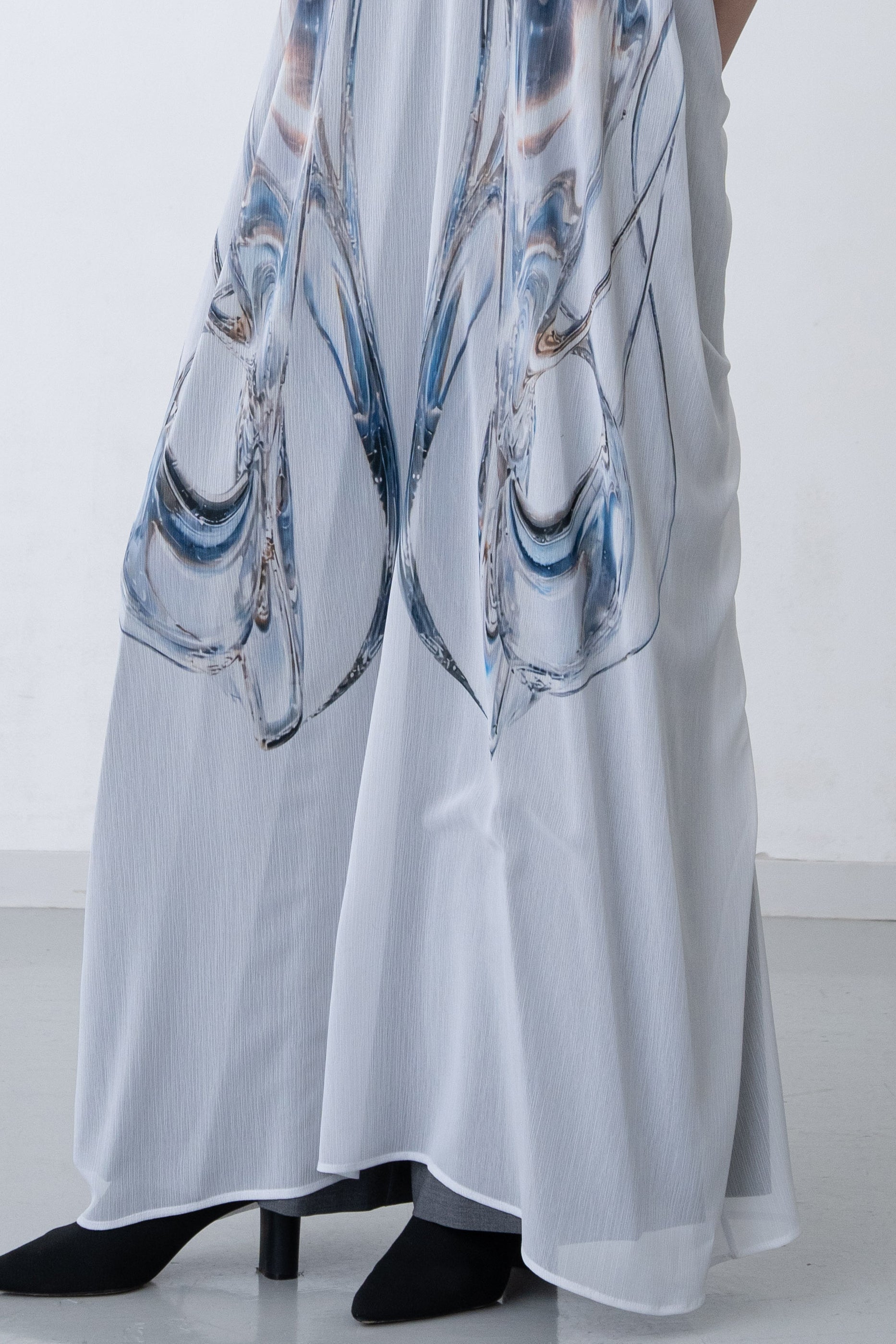 Sphere Sheer Robe / white
