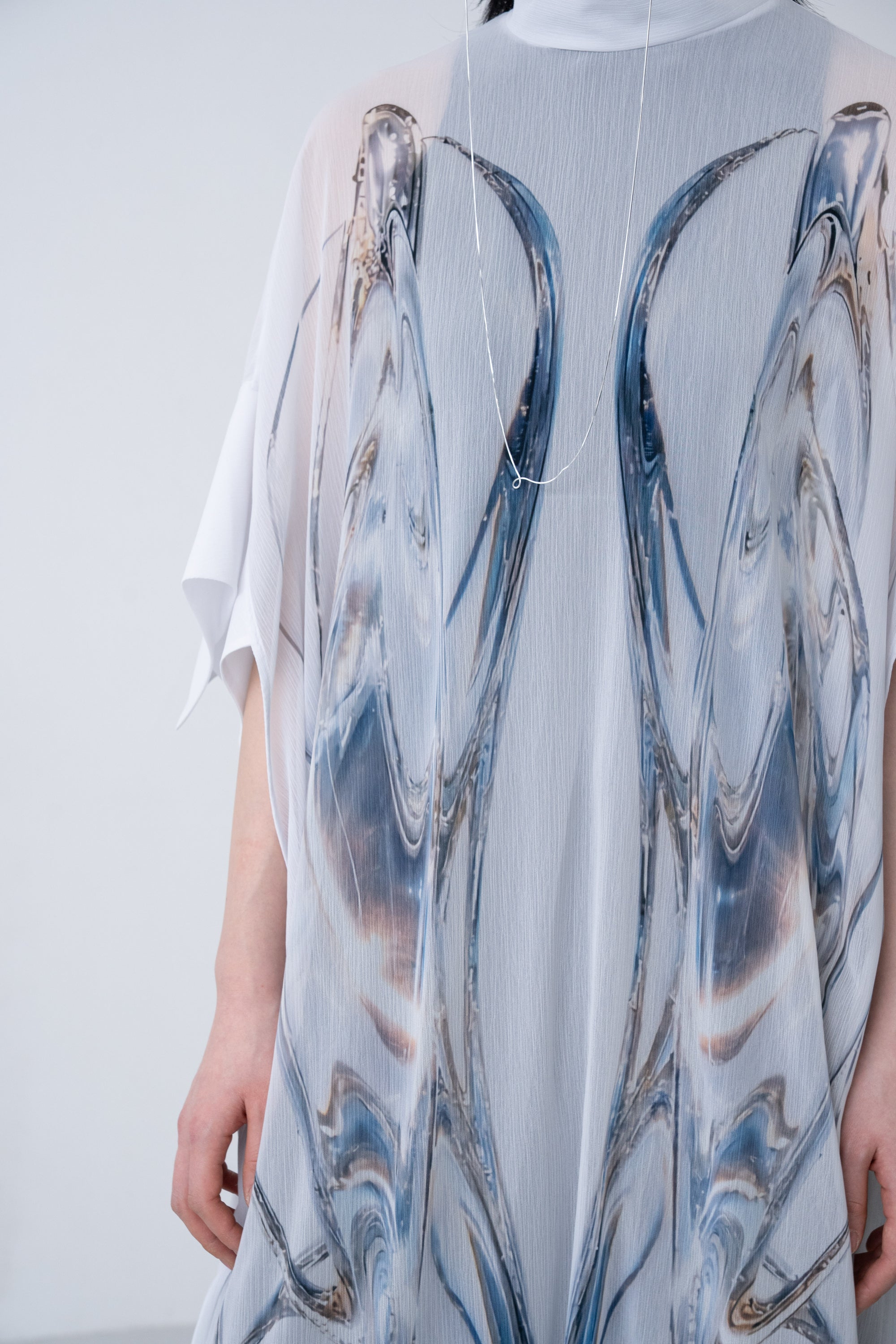 Sphere Sheer Robe / white
