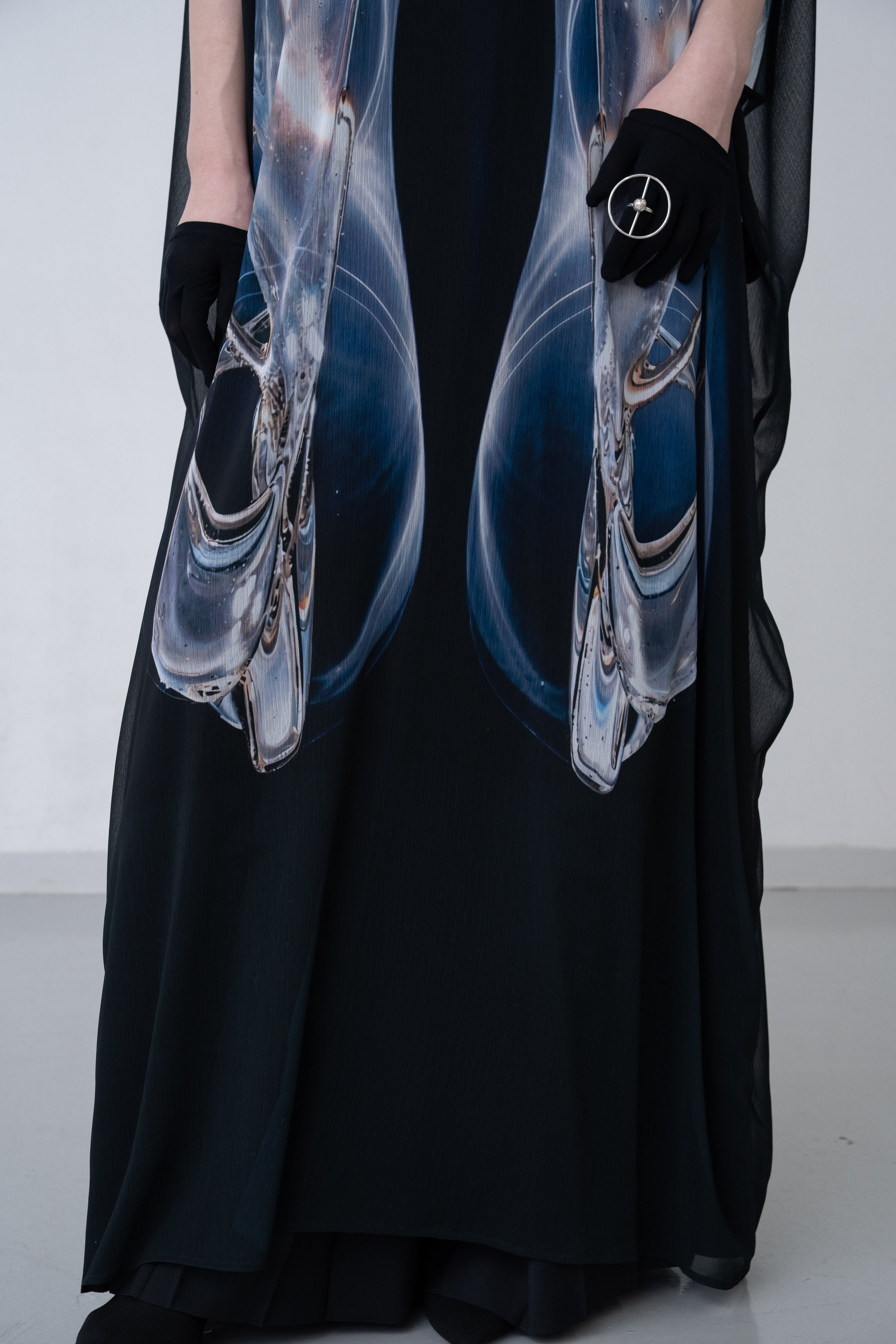 Sphere Sheer Robe / black