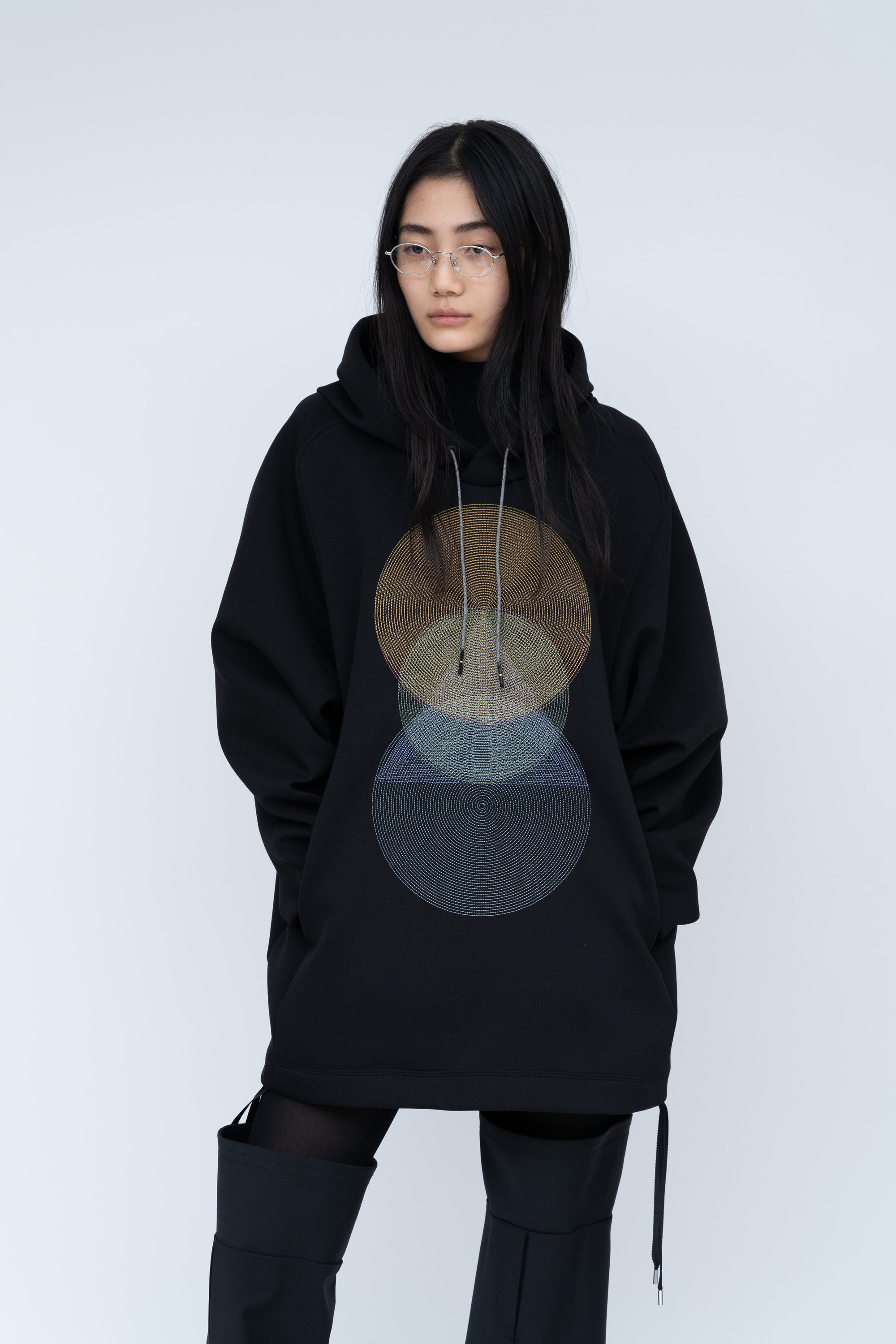 Echo Embroidery Hoodie / black