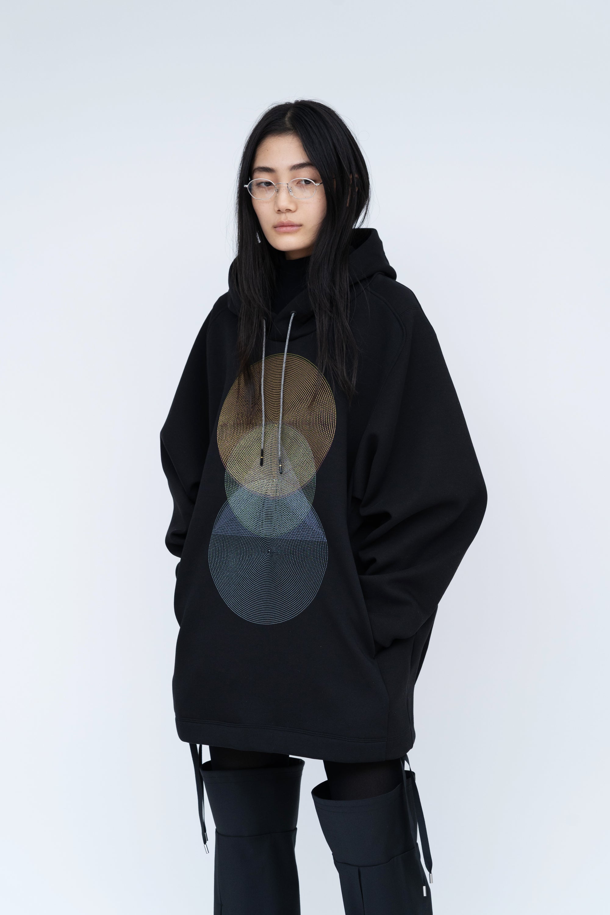 Echo Embroidery Hoodie / black