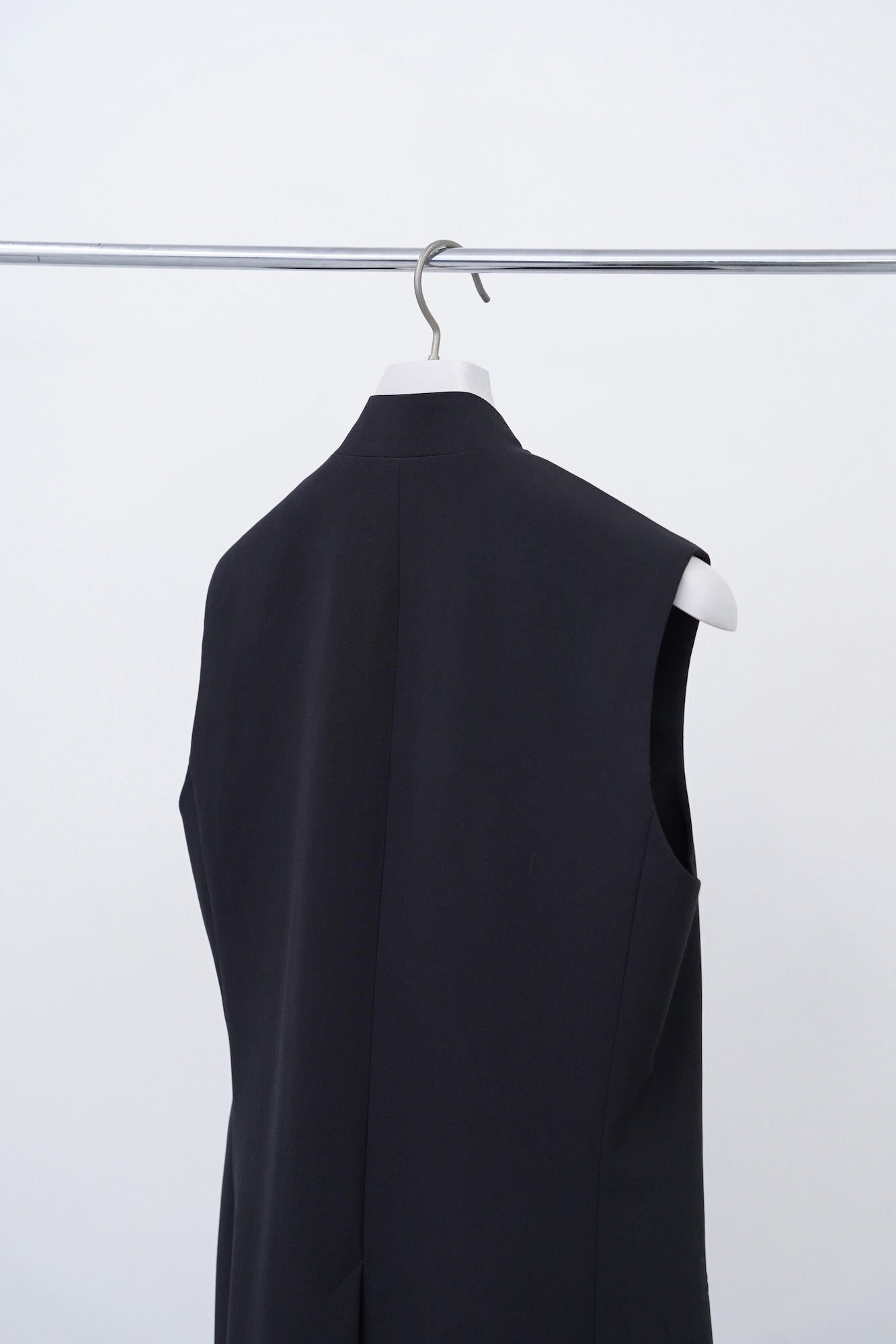 [PRE] Dia Sleeveless Jacket / black