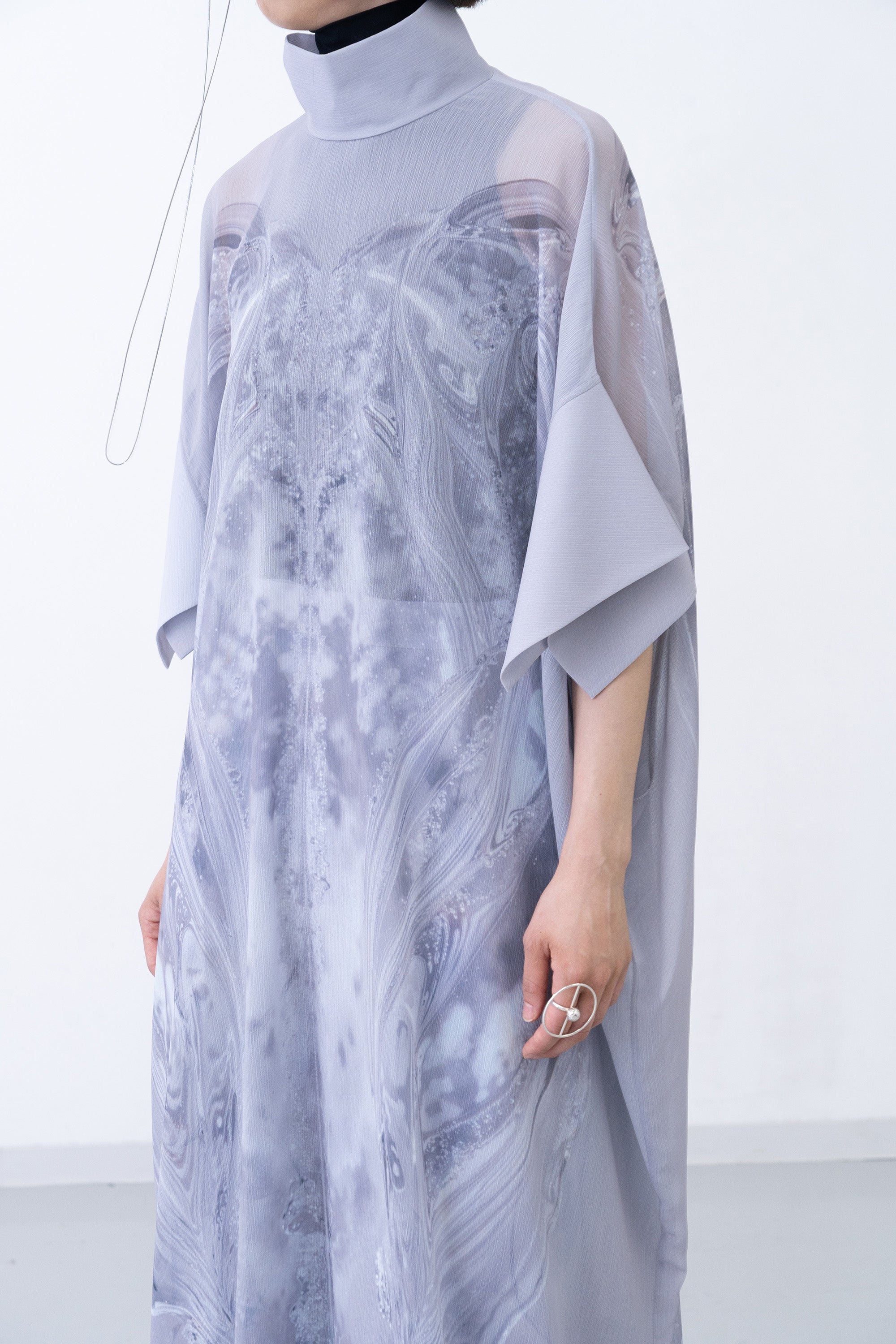 [PRE] Phenomenal Sheer Robe / fog grey