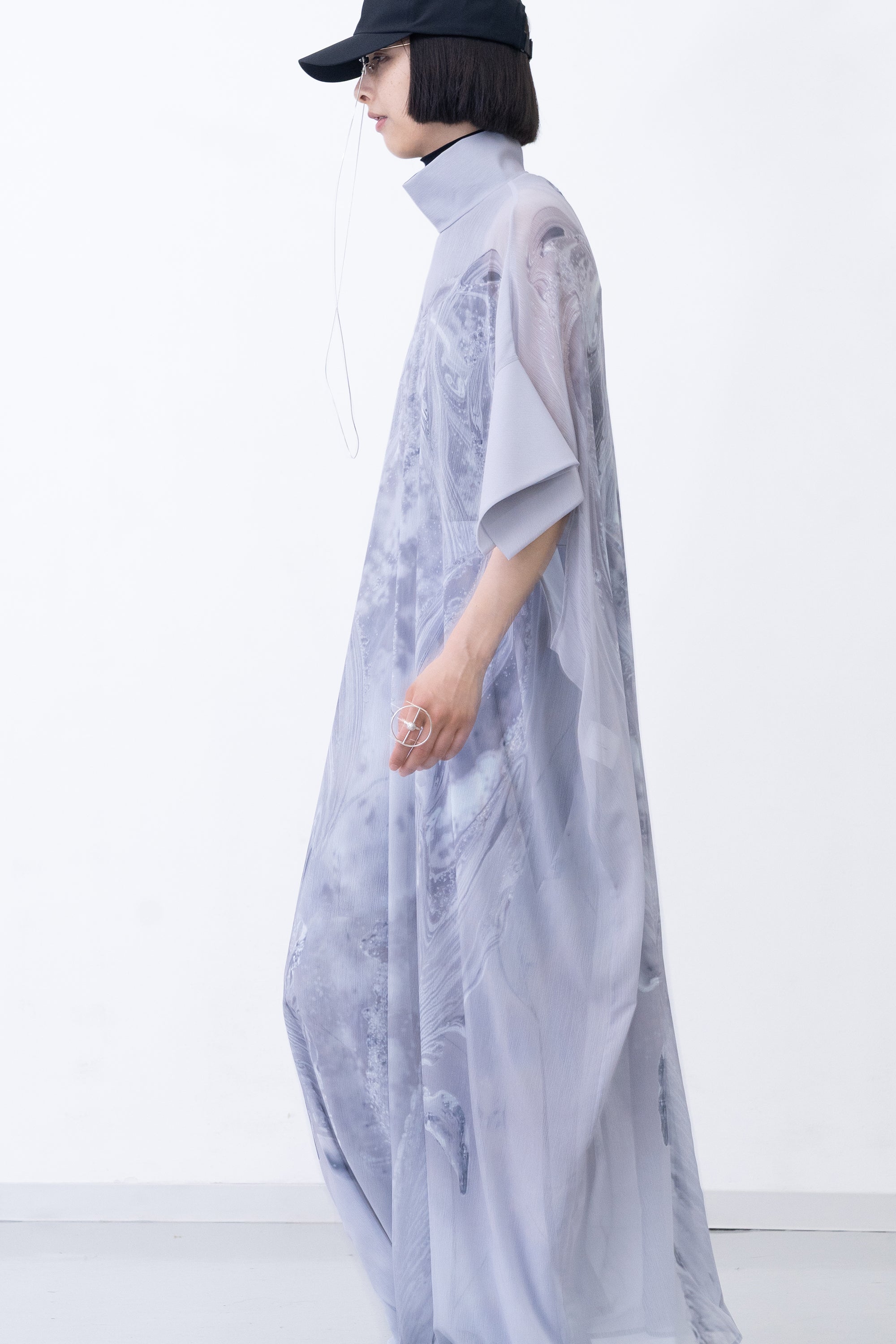 [PRE] Phenomenal Sheer Robe / fog grey