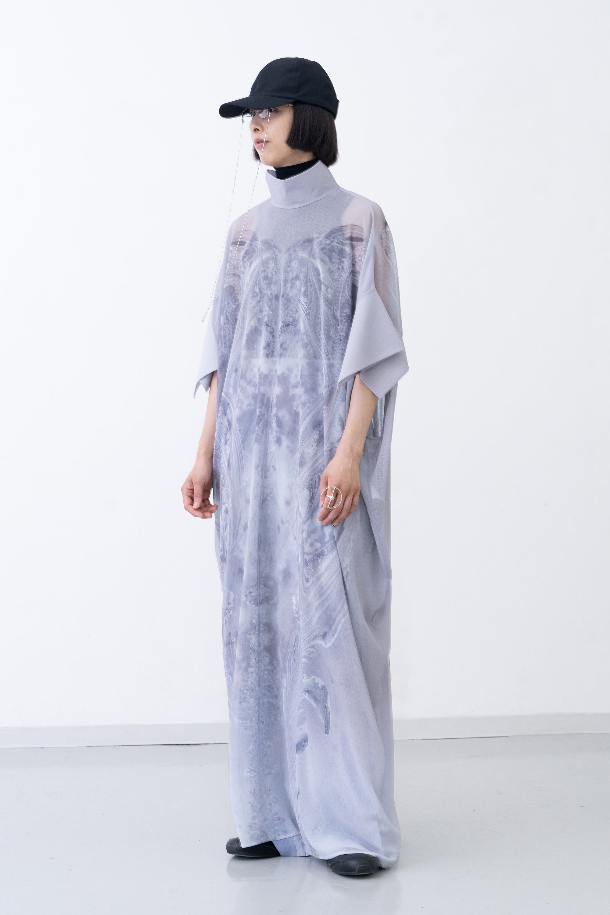 [PRE] Phenomenal Sheer Robe / fog grey