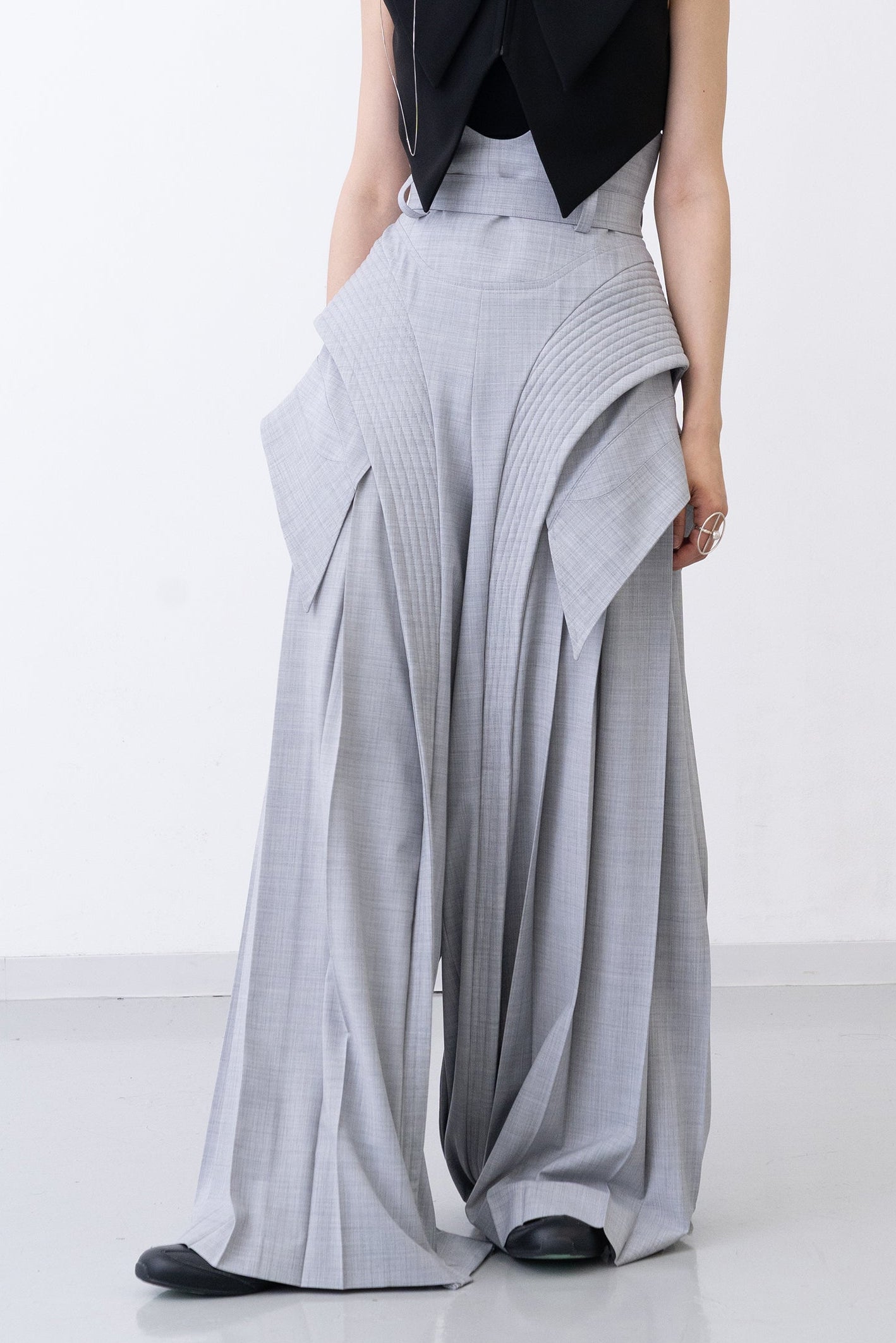 Atlantis Pleats Trousers / grey