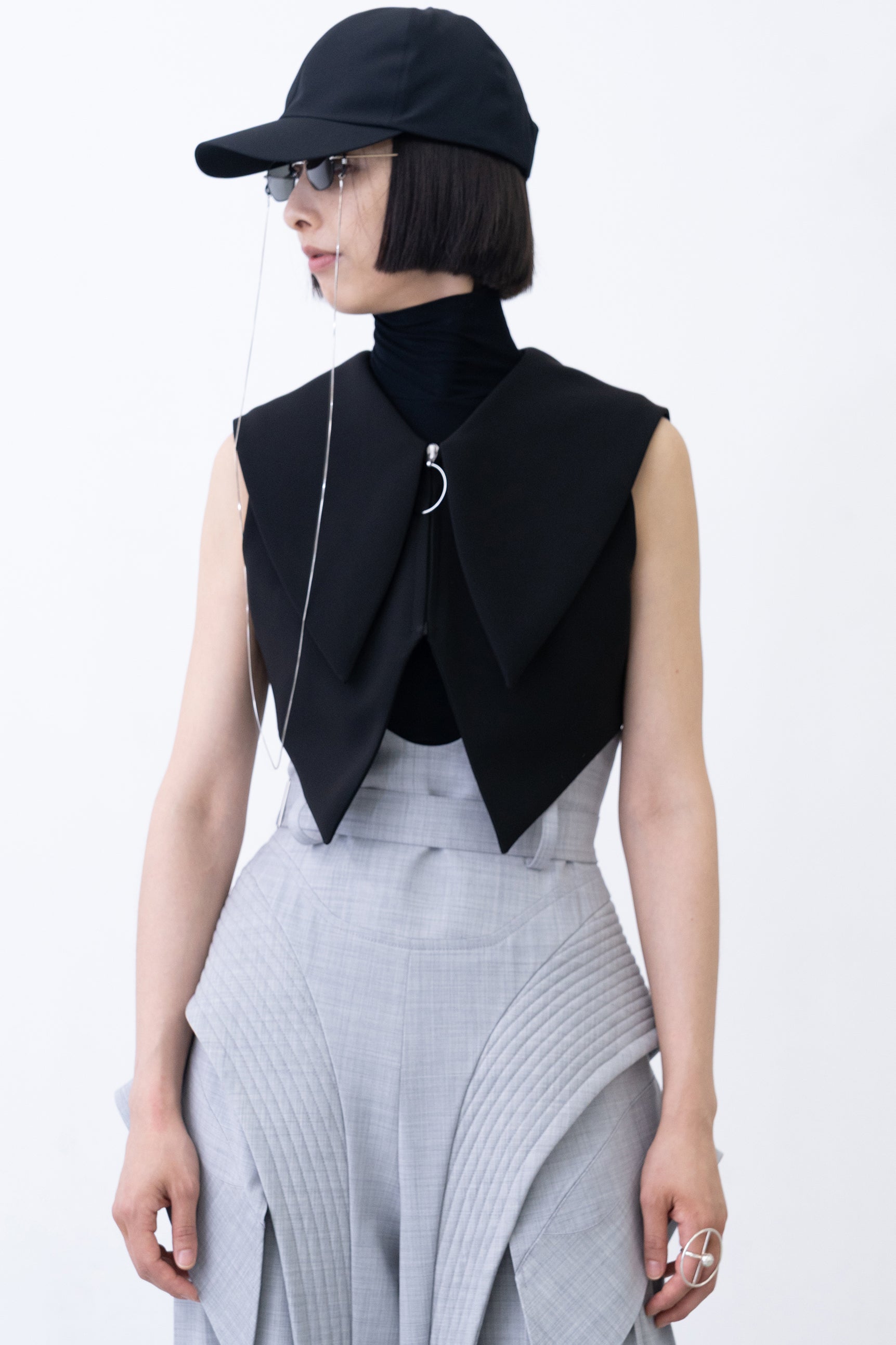 [PRE] Atlantis Pleats Trousers / grey