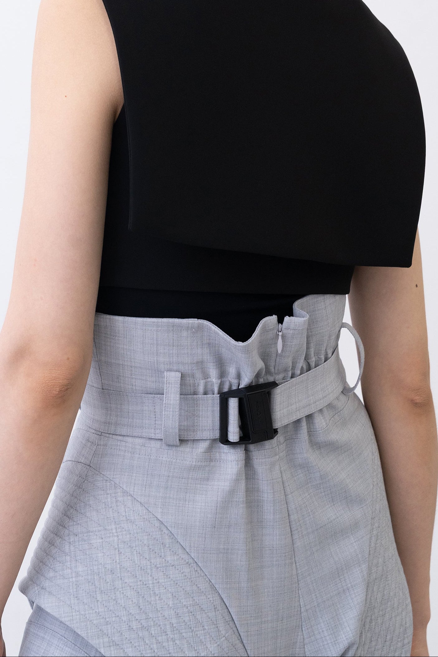 Atlantis Pleats Trousers / grey