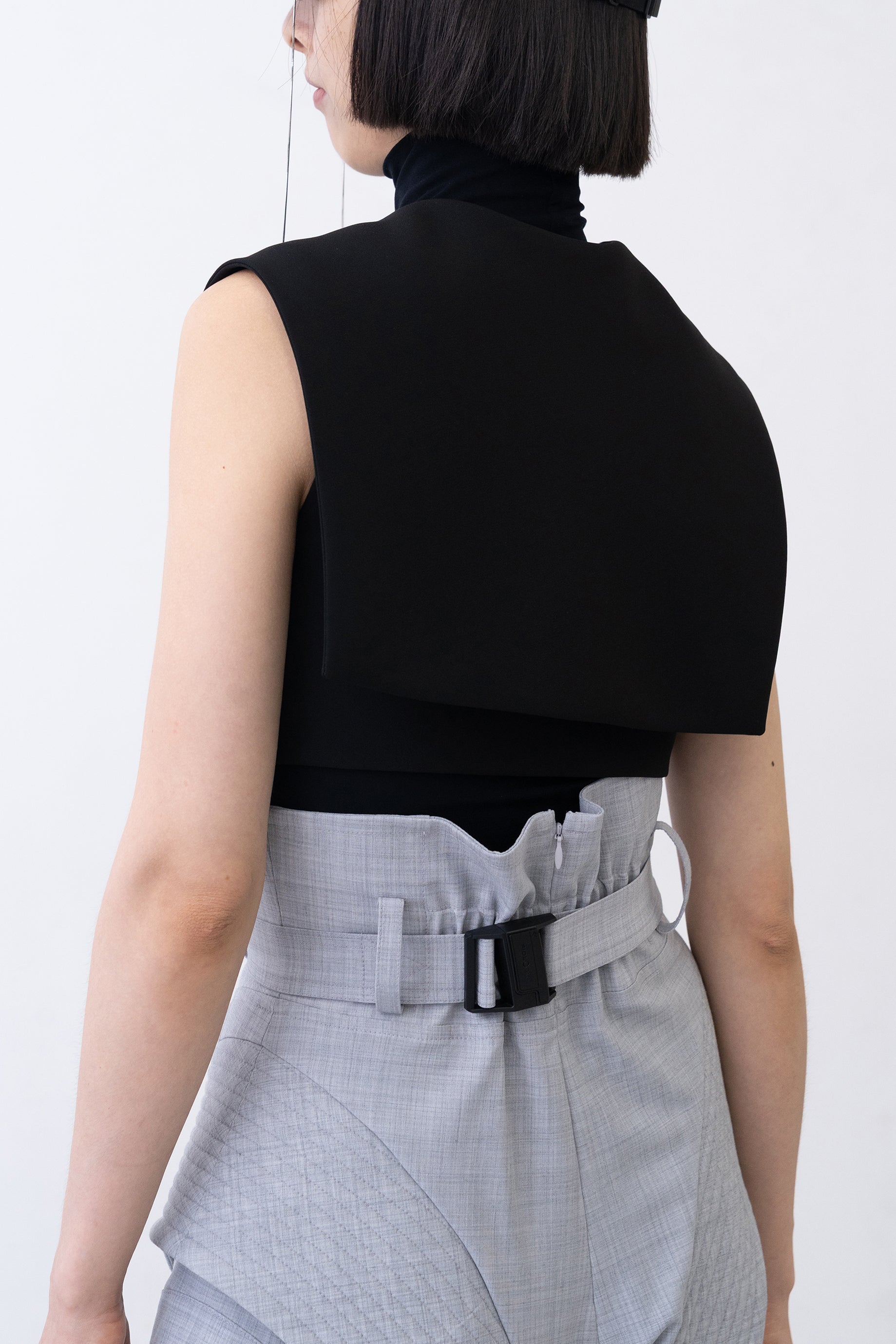 [PRE] Atlantis Pleats Trousers / grey