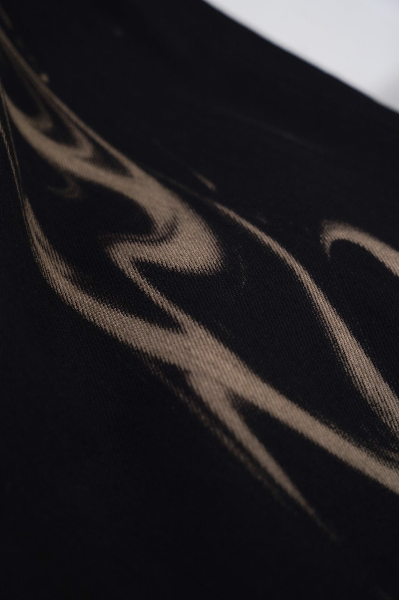 [PRE] Refract Bleach Denim / black