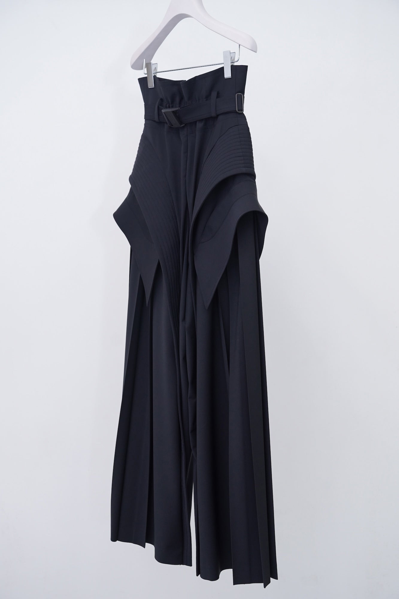 [PRE] Atlantis Pleats Trousers / black