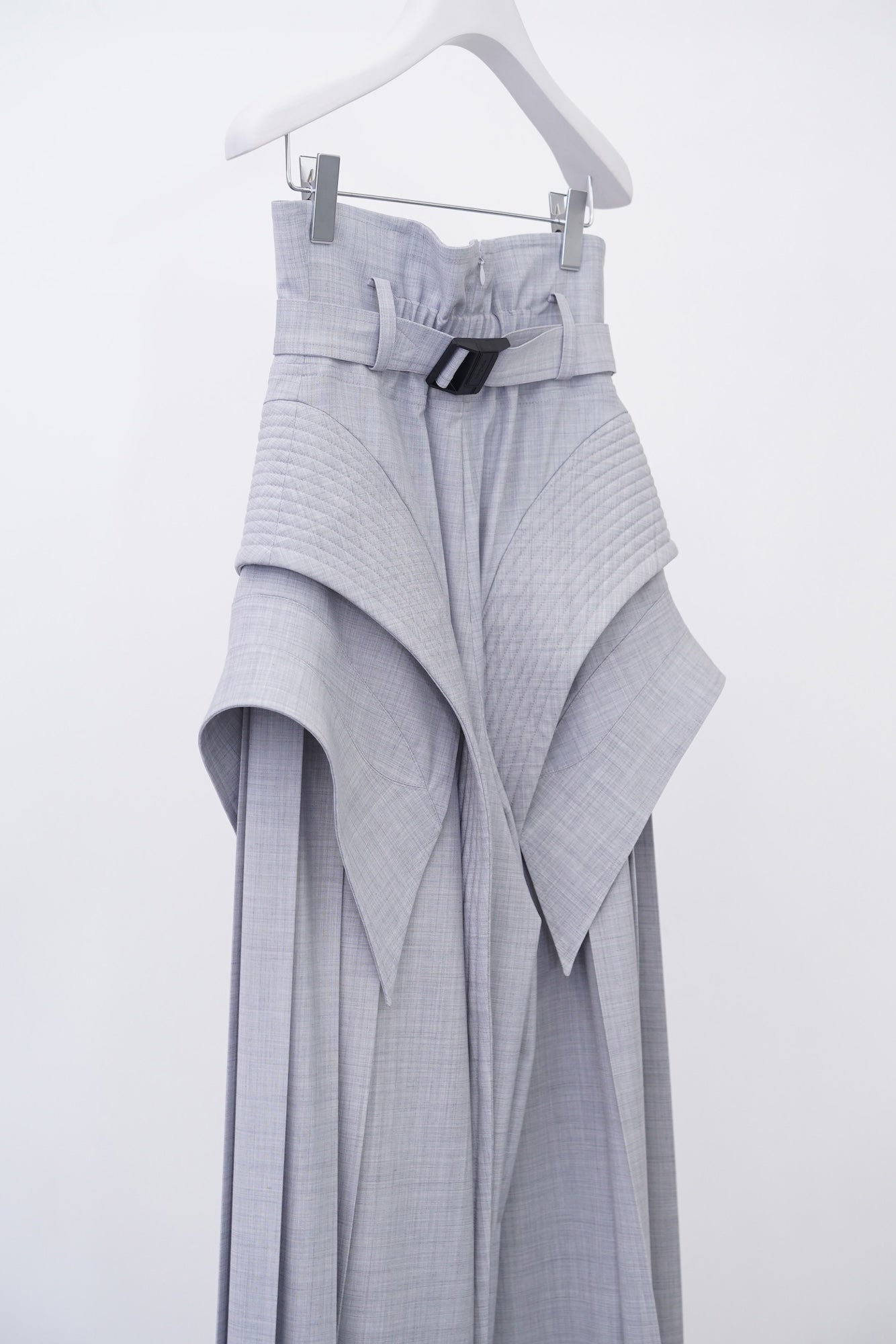 [PRE] Atlantis Pleats Trousers / grey