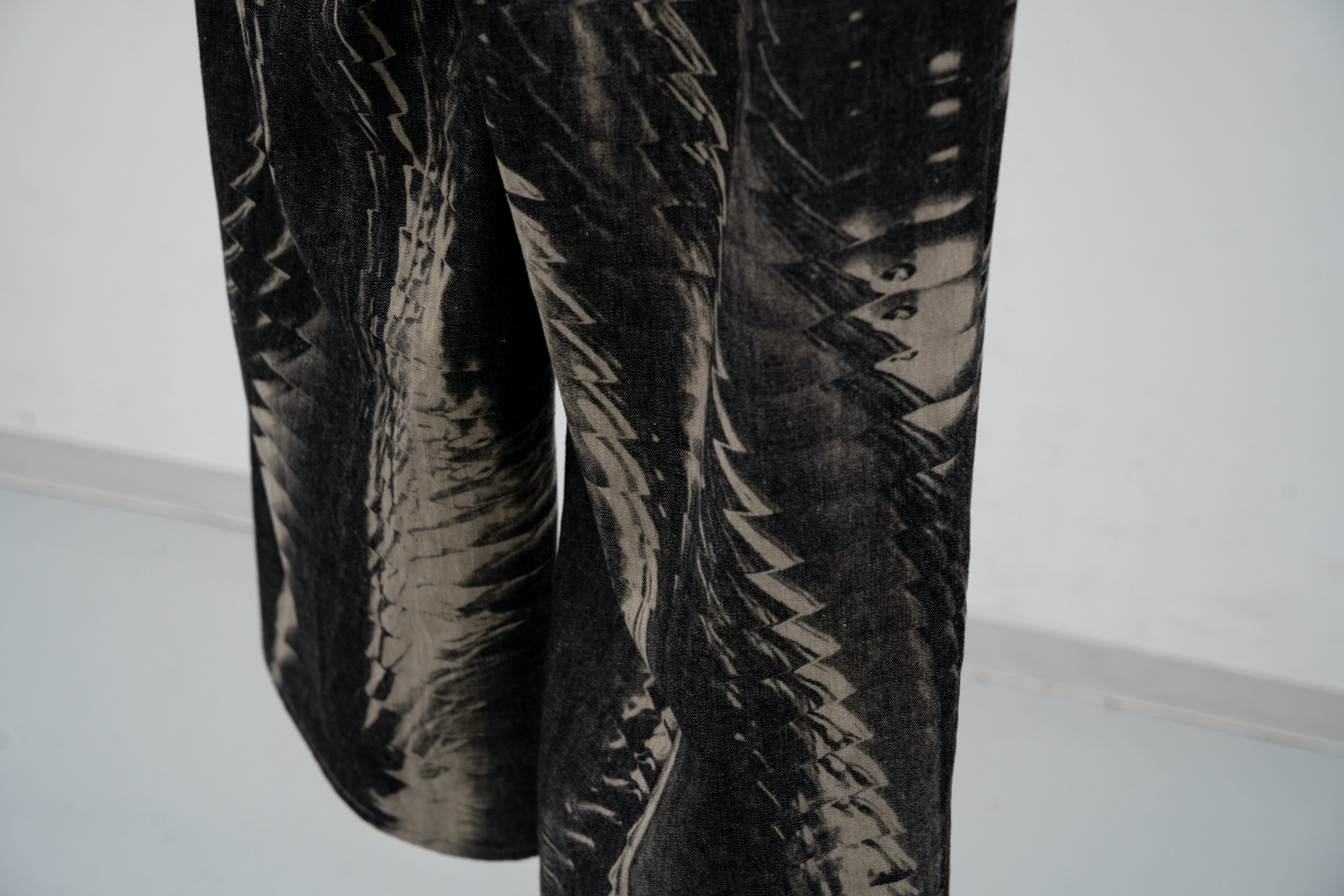 Latent Bleach Denim / black – HATRA OFFICIAL