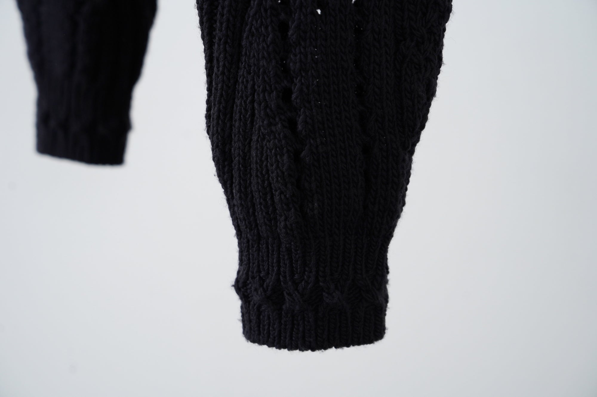 Allele Cable Sweater / charcoal