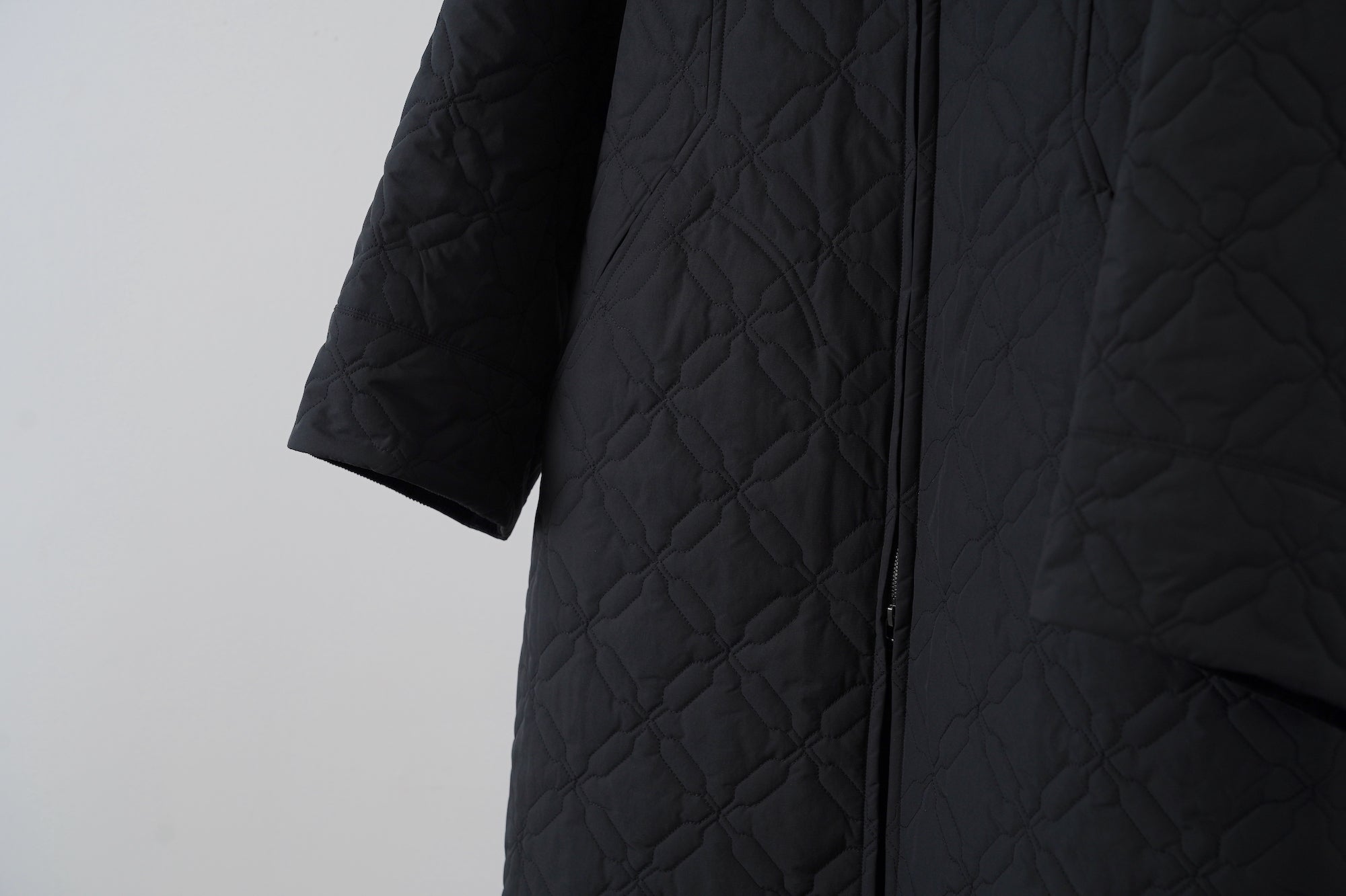 Cell Quilt Over Coat / black