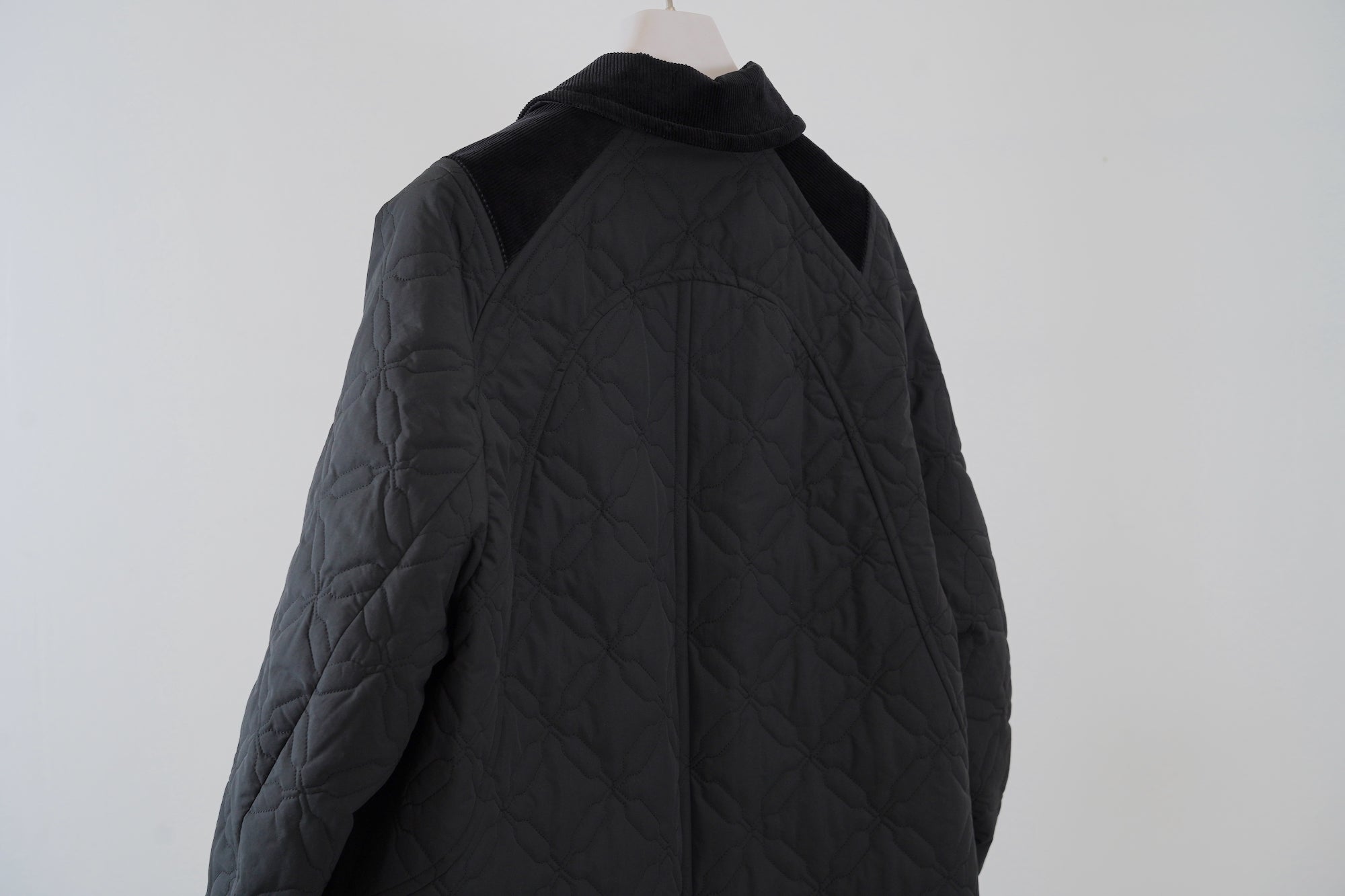 Cell Quilt Over Coat / black