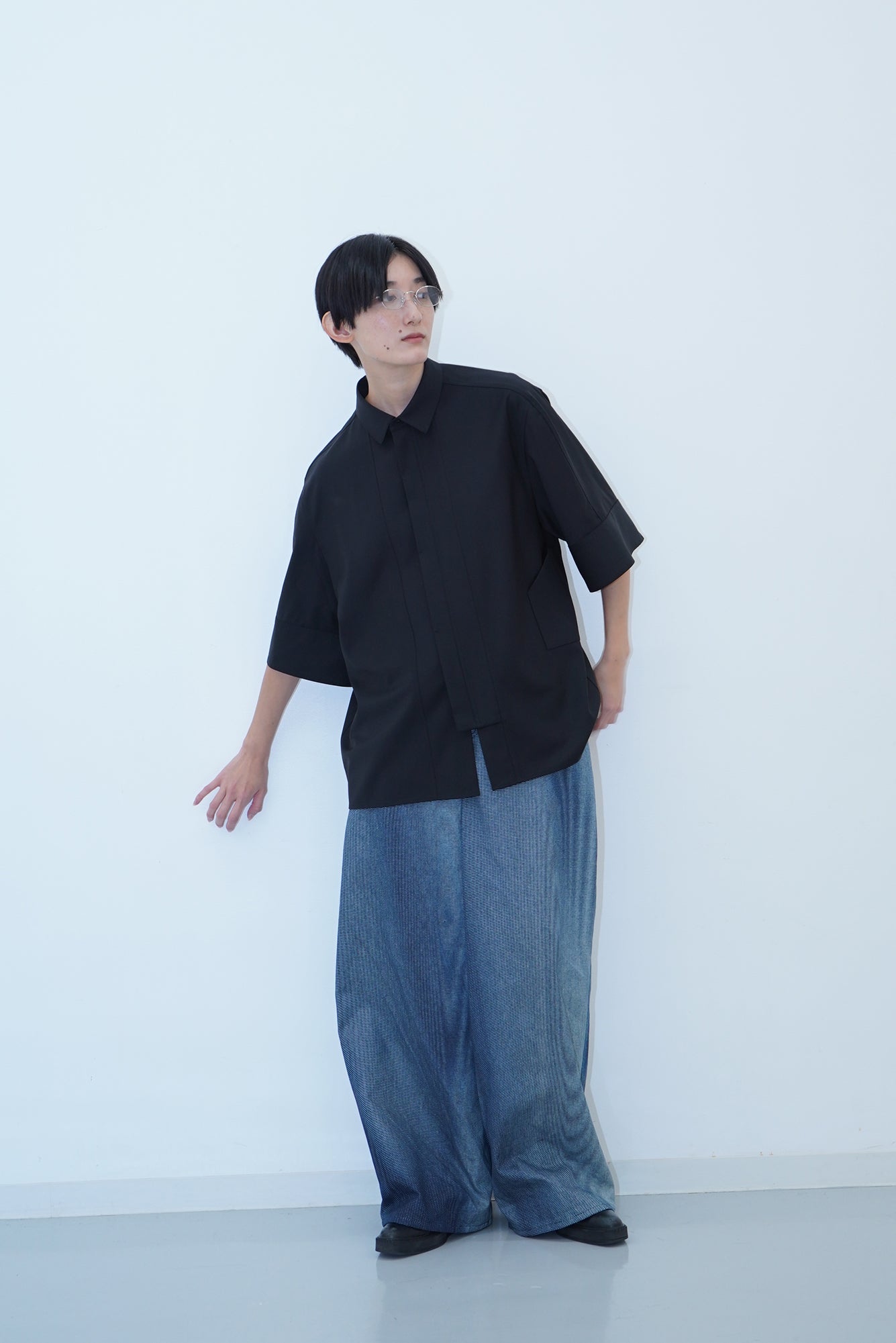 [PRE] Tri Front Shirt / black