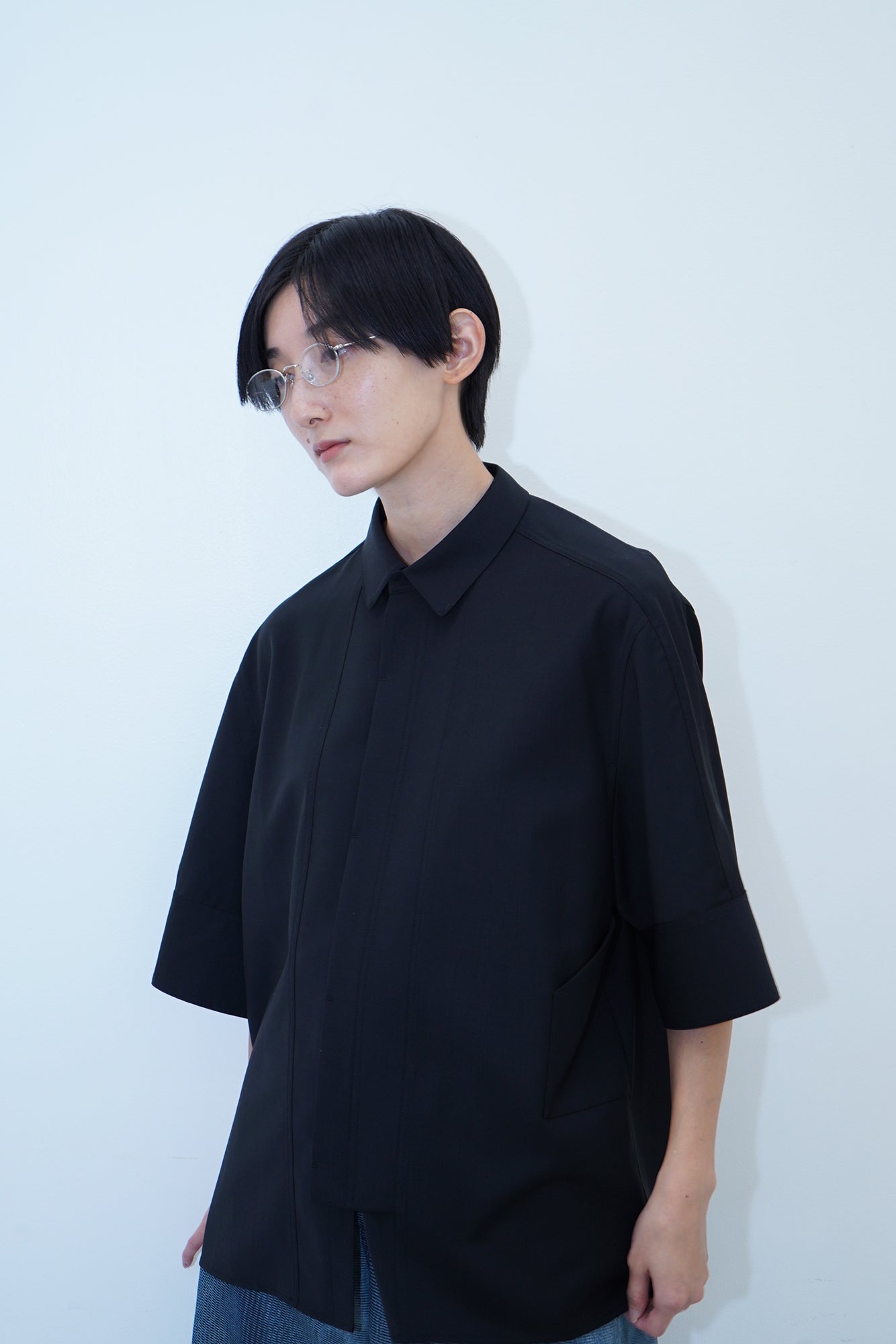 [PRE] Tri Front Shirt / black